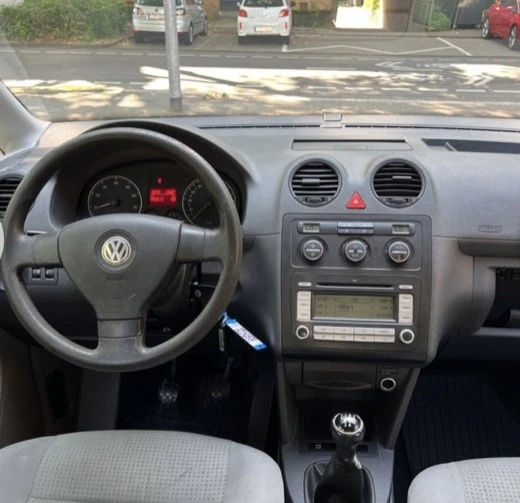 VW Caddy 1.6 i 102 к.с - изображение 6