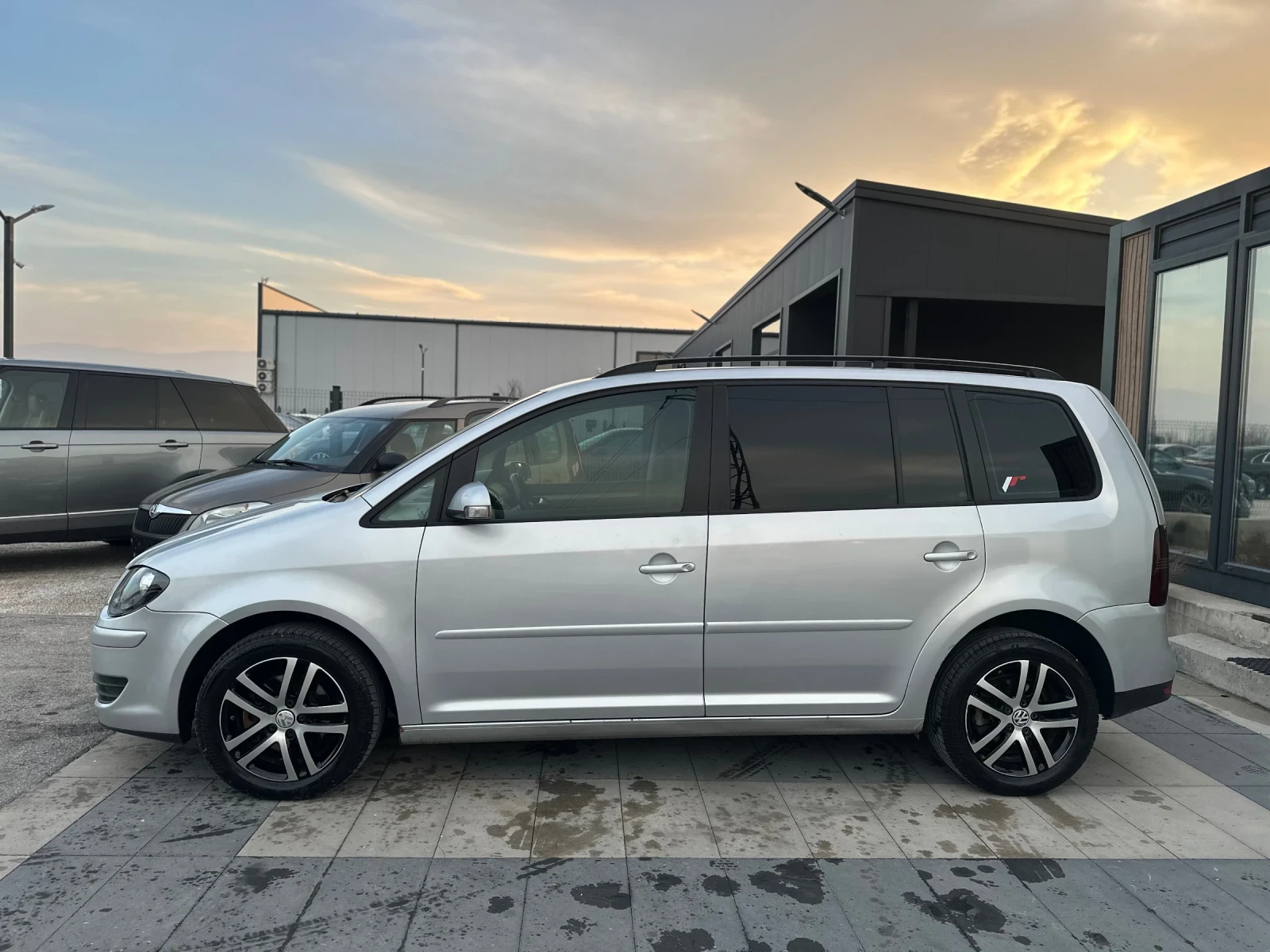 VW Touran * 2.0TDI* DSG* 7 местен*  - изображение 6