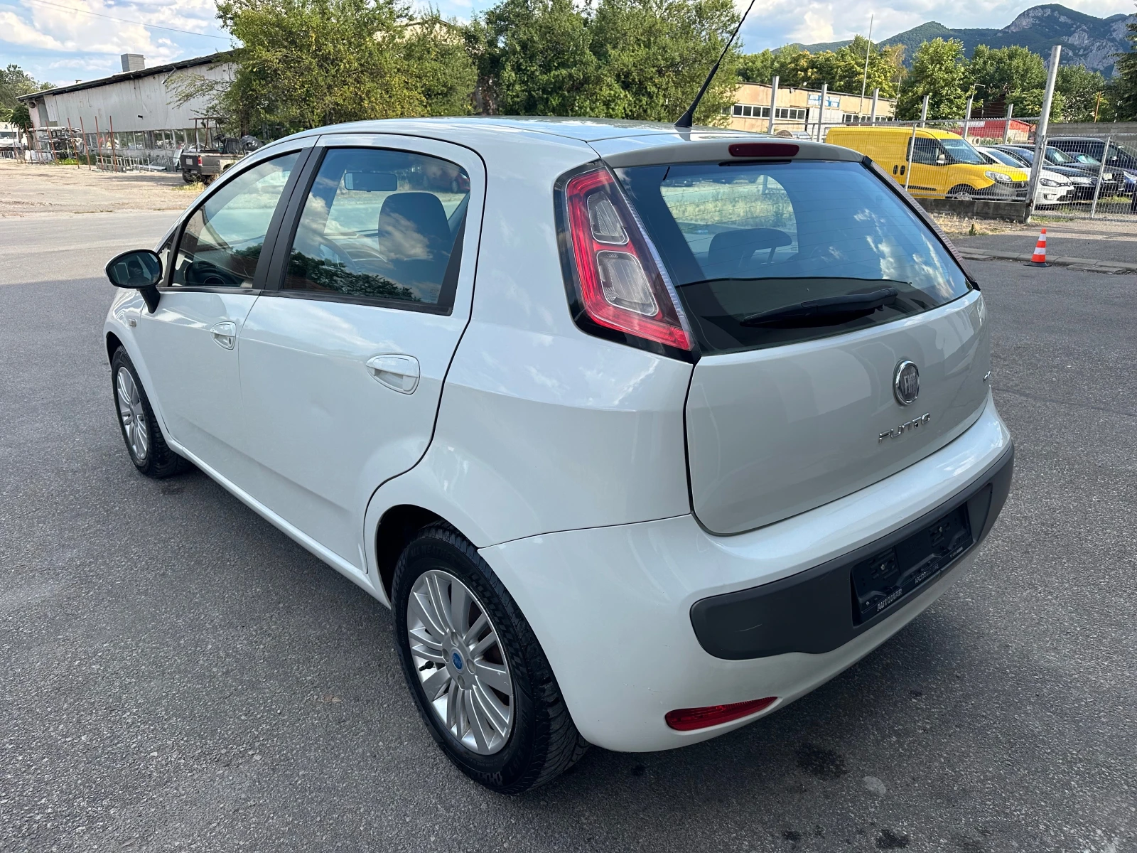 Fiat Punto 1.3JTD Evo Design Италия - изображение 5