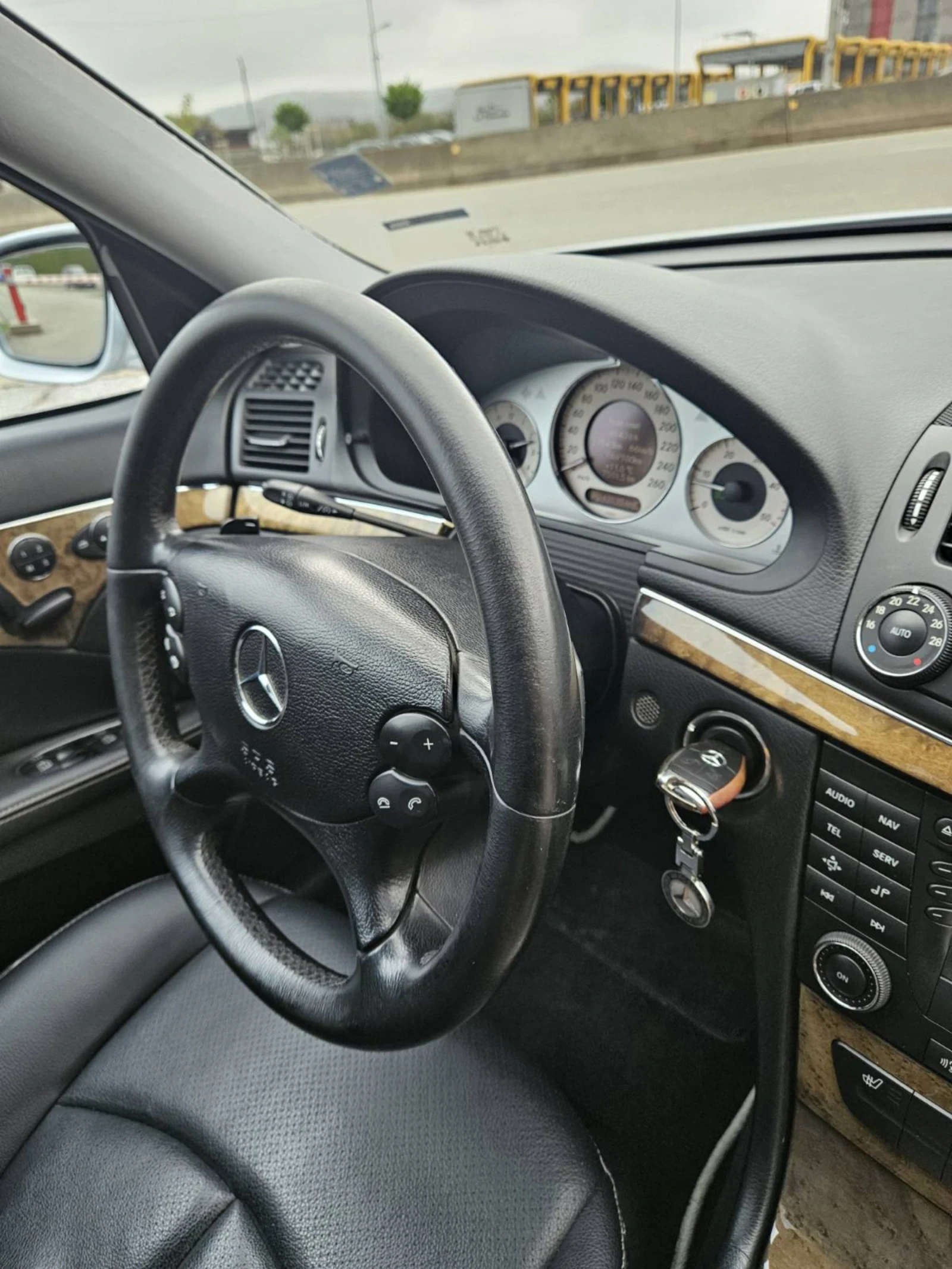 Mercedes-Benz E 320 CDI - изображение 9