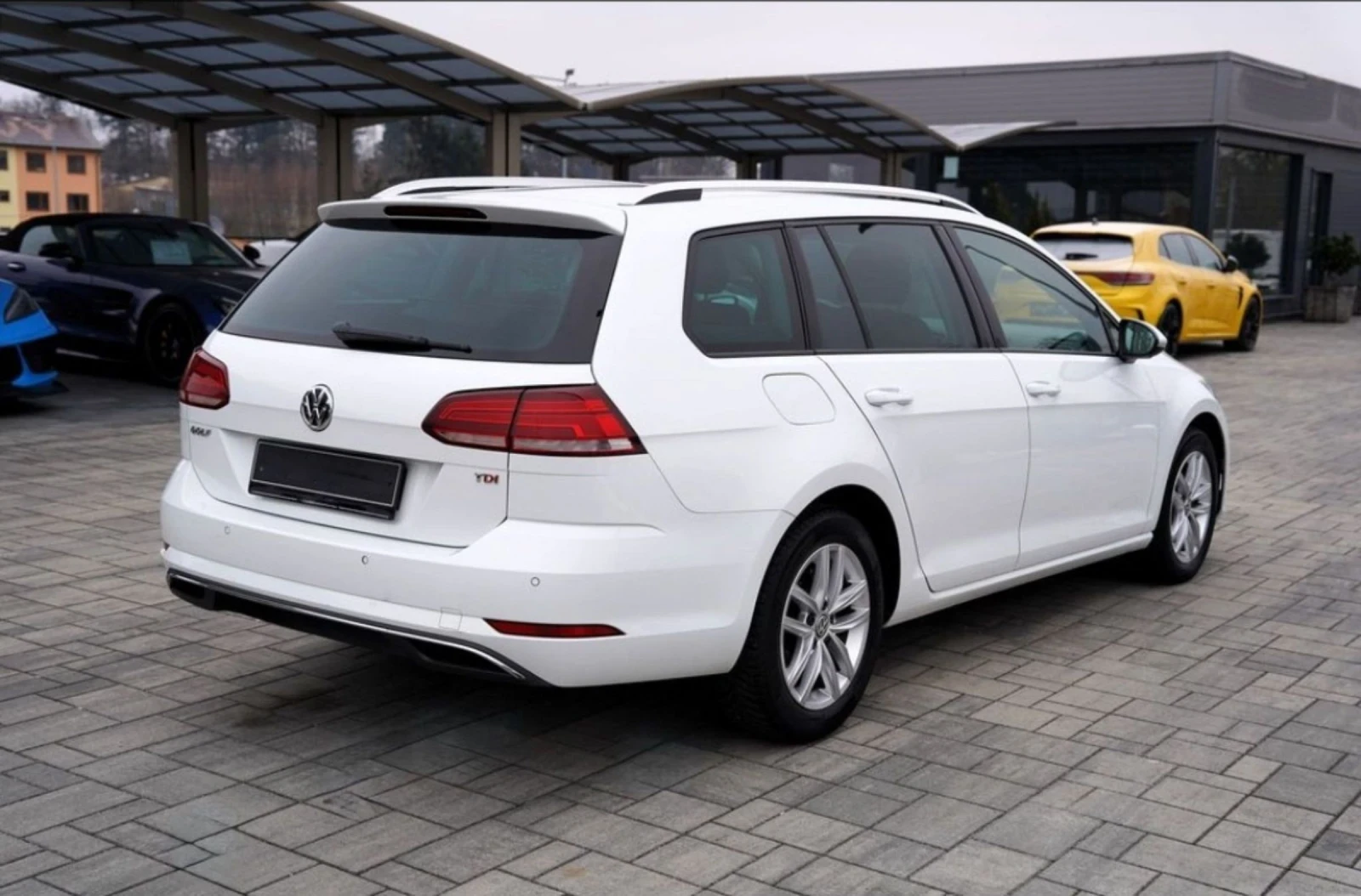 VW Golf Комби 1.6 TDI/DSG/LED/Comfort - изображение 5