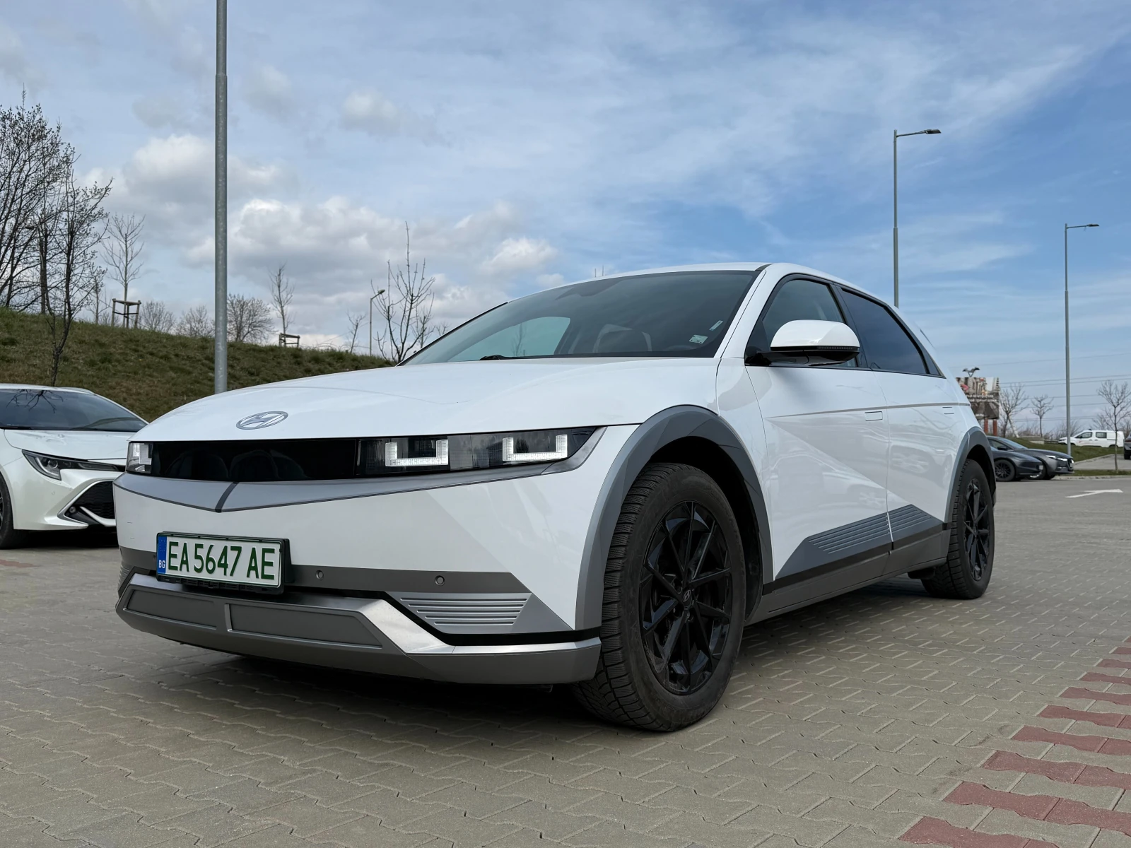 Hyundai Ioniq 5 Long Range 72.6 kWh, Гаранционен автомобил, снимка 2 - Автомобили и джипове - 53984201