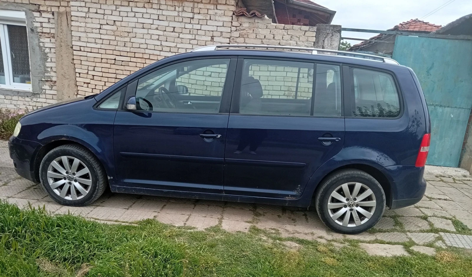VW Touran 1.9tdi, снимка 3 - Автомобили и джипове - 54509276