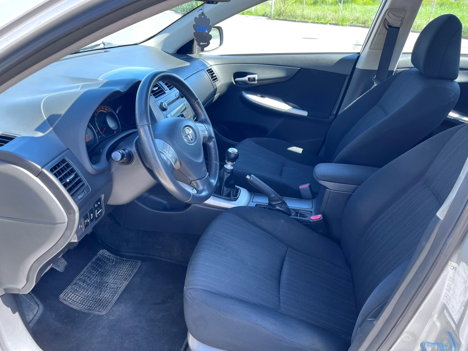 Toyota Corolla 2.0 D4D 126 TOP, снимка 7 - Автомобили и джипове - 54579600