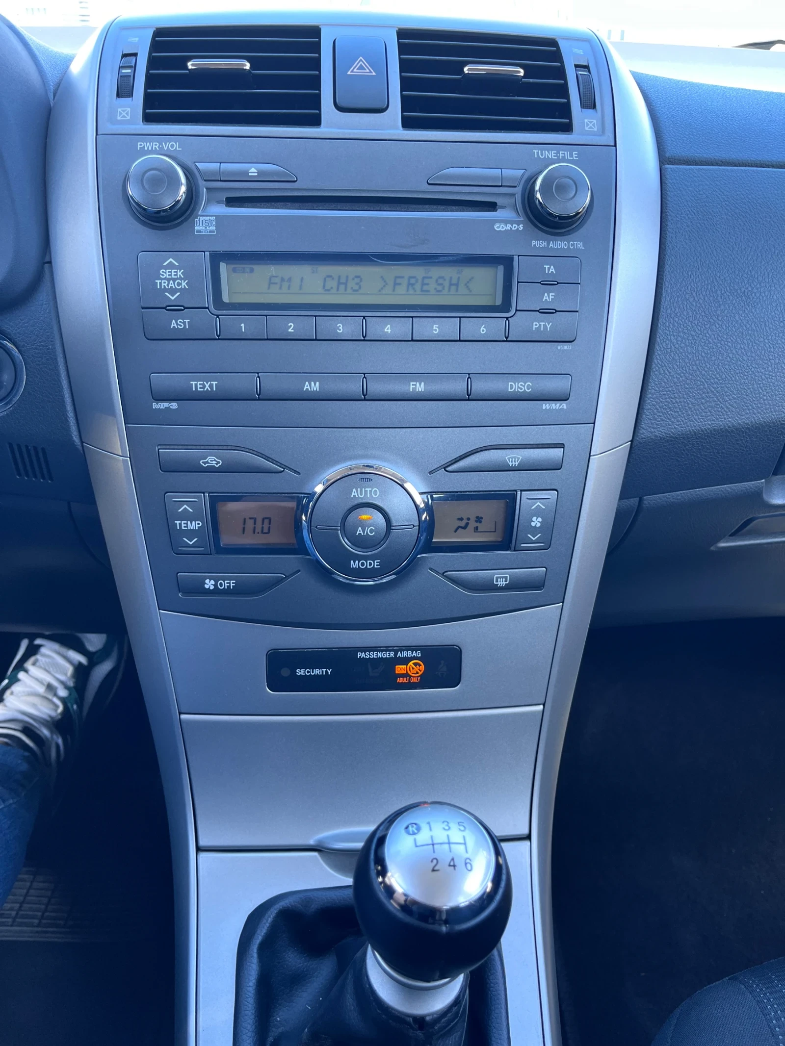 Toyota Corolla 2.0 D4D 126 TOP, снимка 13 - Автомобили и джипове - 54579600