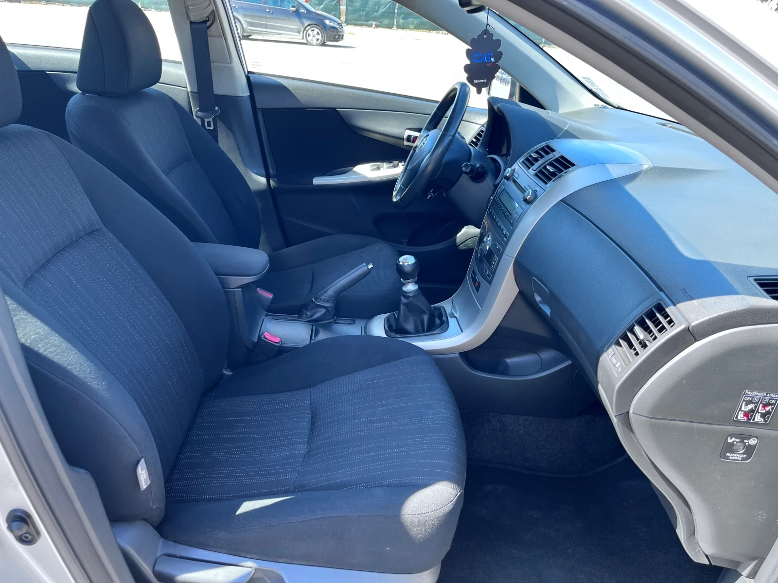 Toyota Corolla 2.0 D4D 126 TOP, снимка 8 - Автомобили и джипове - 54579600