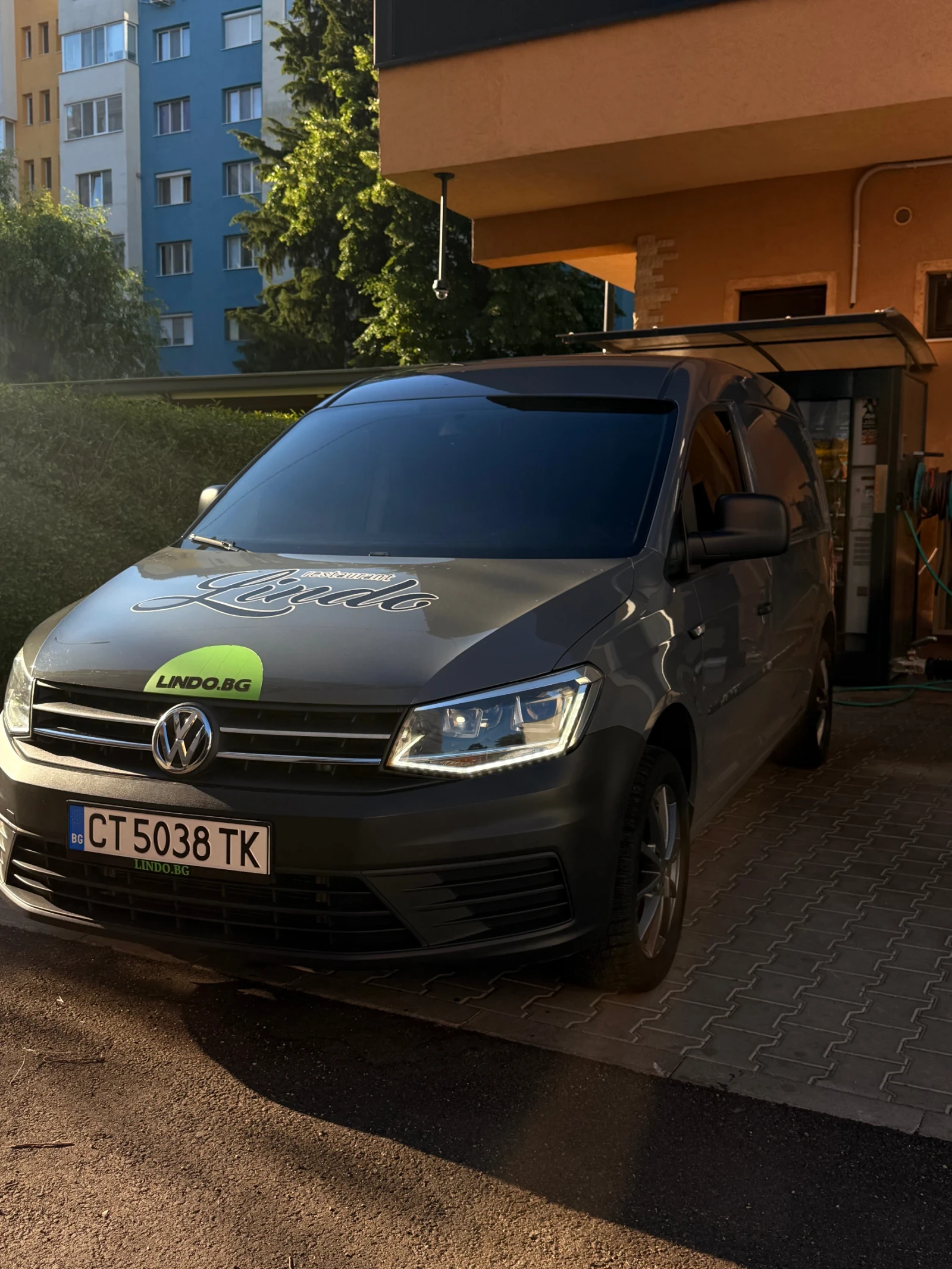 VW Caddy MAXI товарен N1 автомат бензин/газ подгрев навиг., снимка 5 - Автомобили и джипове - 55380027