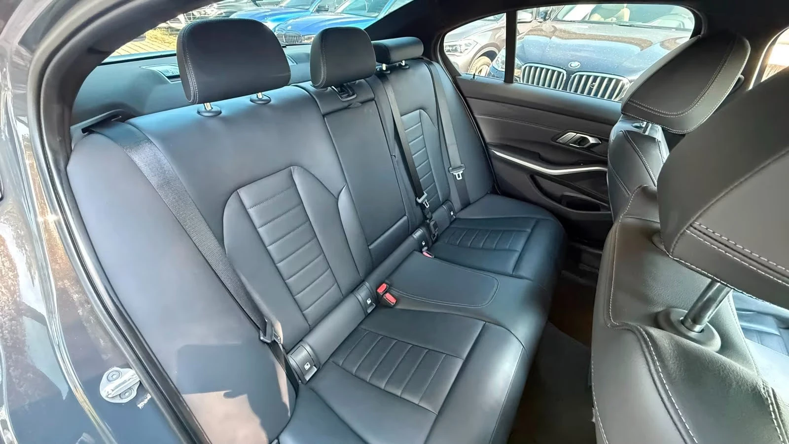BMW 1800 d/xDRIVE/190HP/M PACK/HUD/CAM/H&K/FACE/649z, снимка 15 - Автомобили и джипове - 55441917
