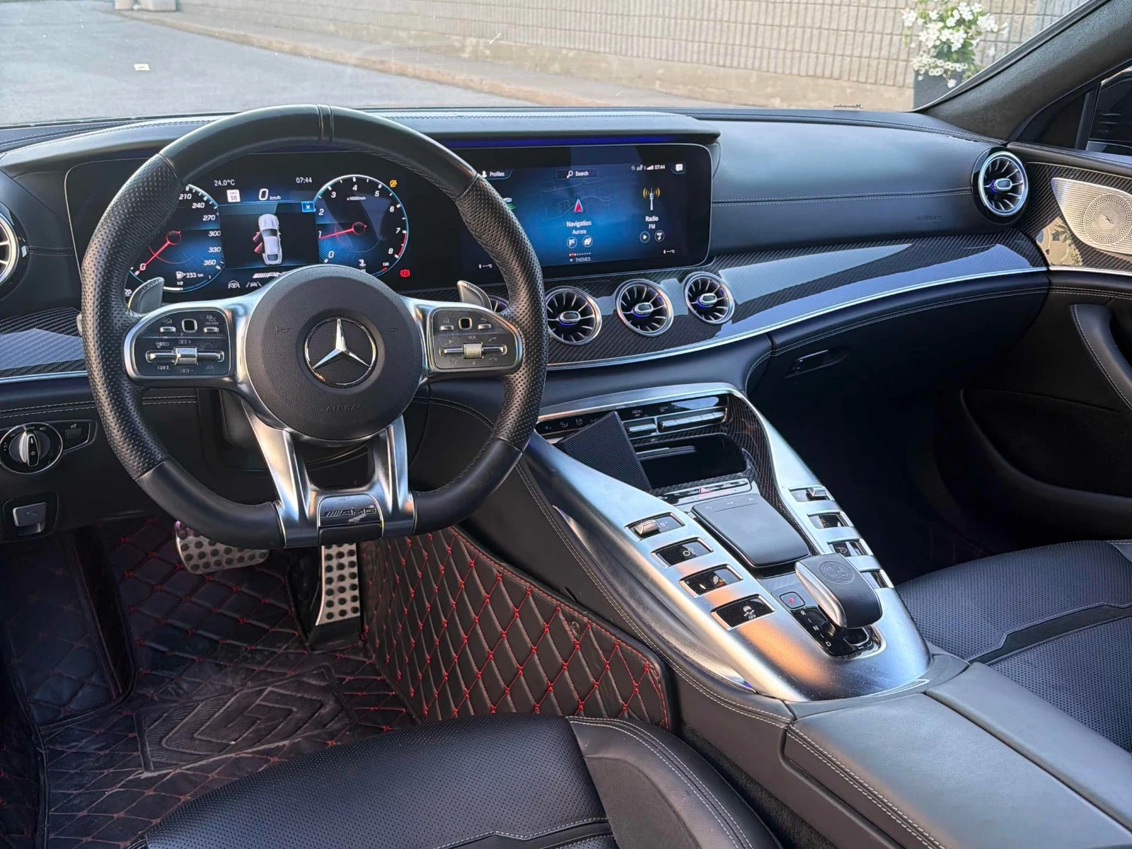 Mercedes-Benz AMG GT 63 S* 4MATIC* BURMESTER* PANO* ПОДГРЕВ* ОБДУХВАНЕ*, снимка 9 - Автомобили и джипове - 55511965