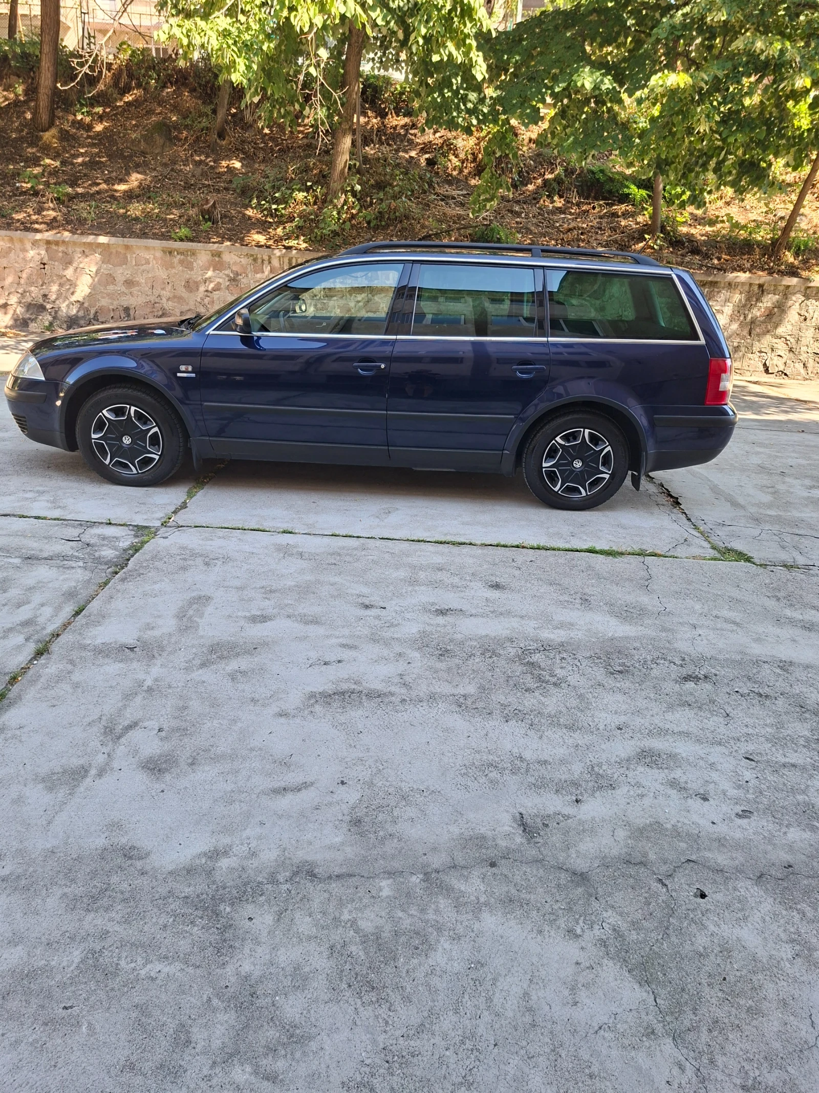 VW Passat лек, снимка 3 - Автомобили и джипове - 55826893