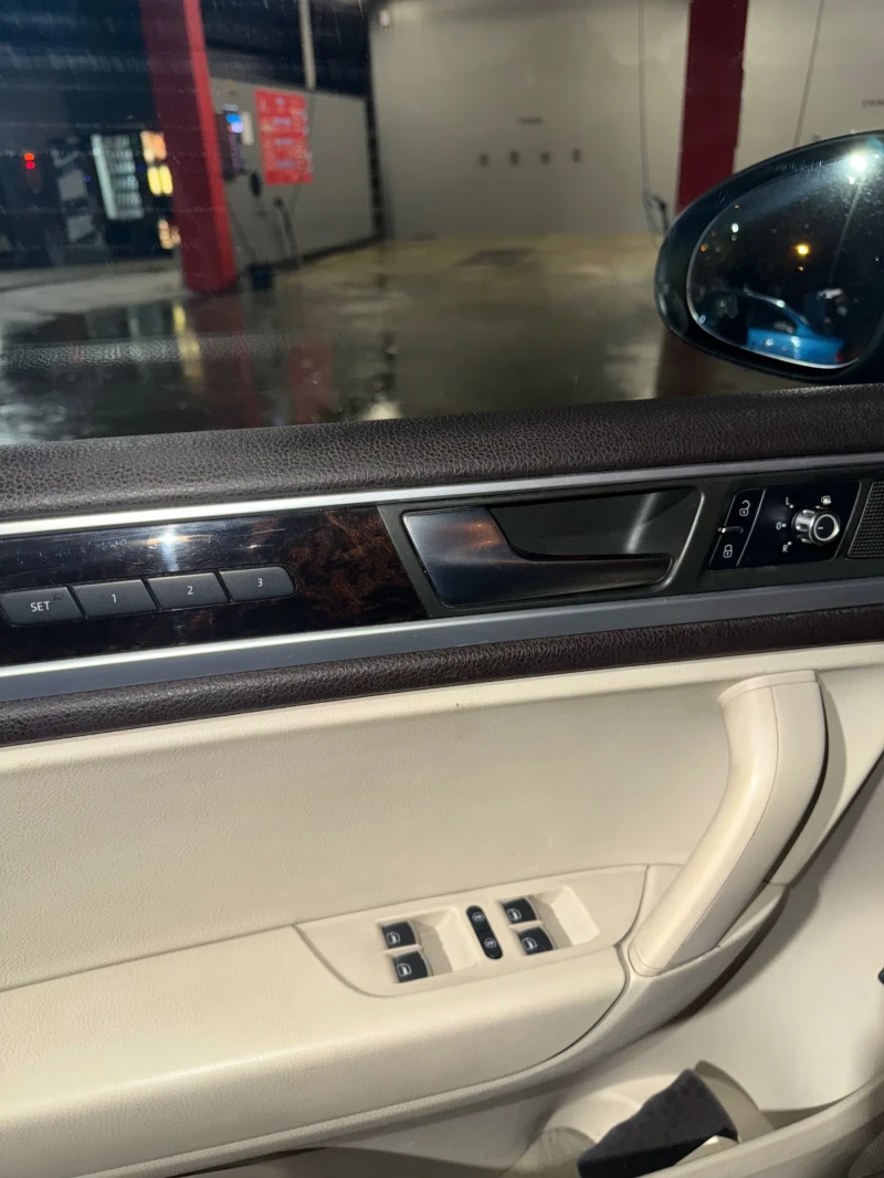 VW Touareg, снимка 7 - Автомобили и джипове - 52402630