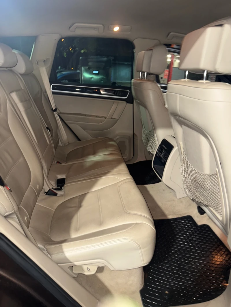 VW Touareg, снимка 6 - Автомобили и джипове - 52402630