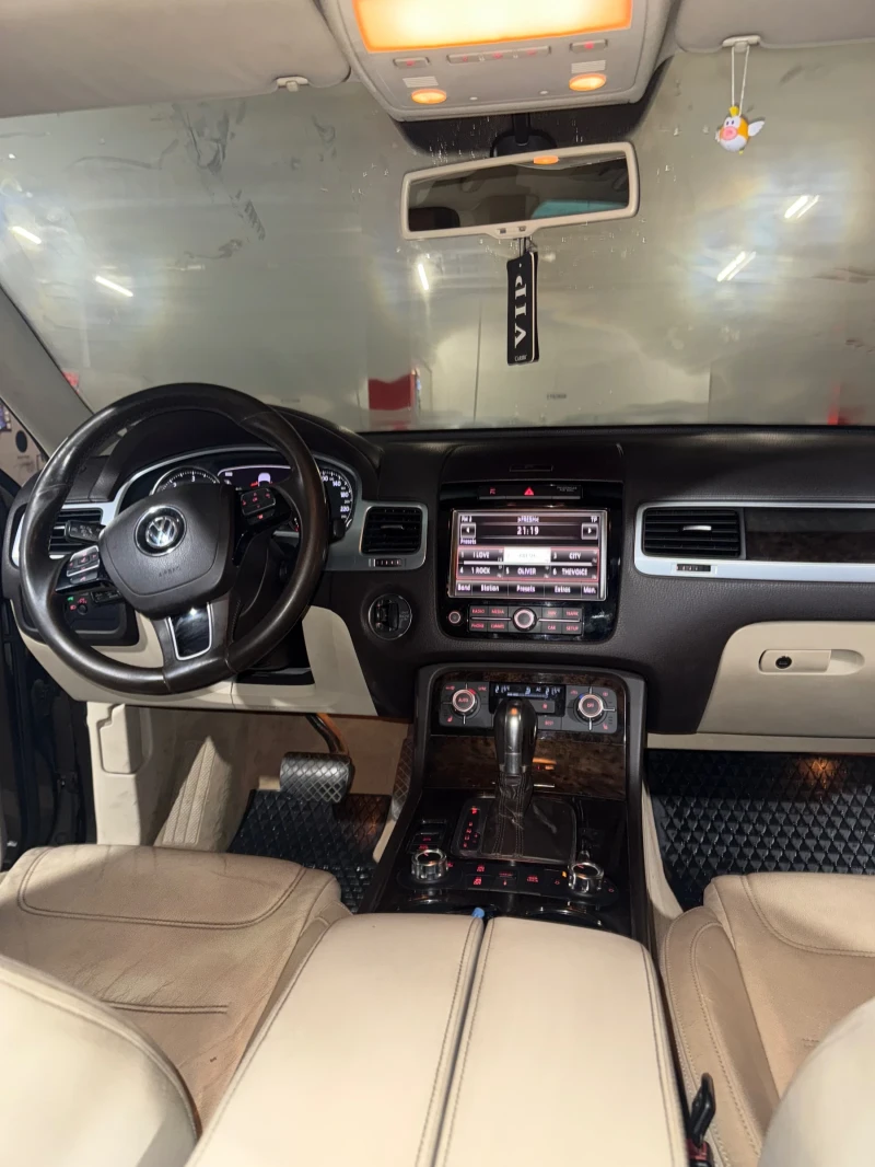 VW Touareg, снимка 5 - Автомобили и джипове - 52402630