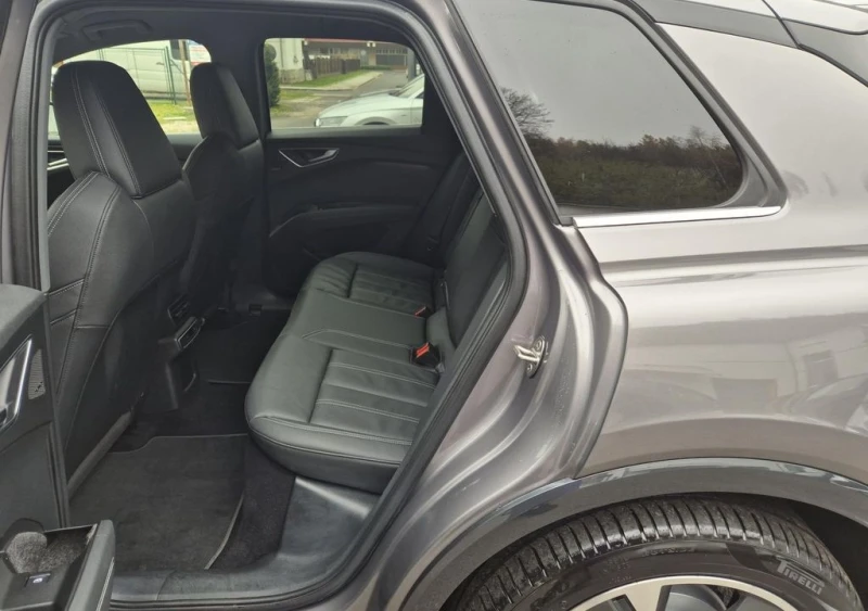 Audi Q4 e-tron 50 Quattro, снимка 10 - Автомобили и джипове - 52693038