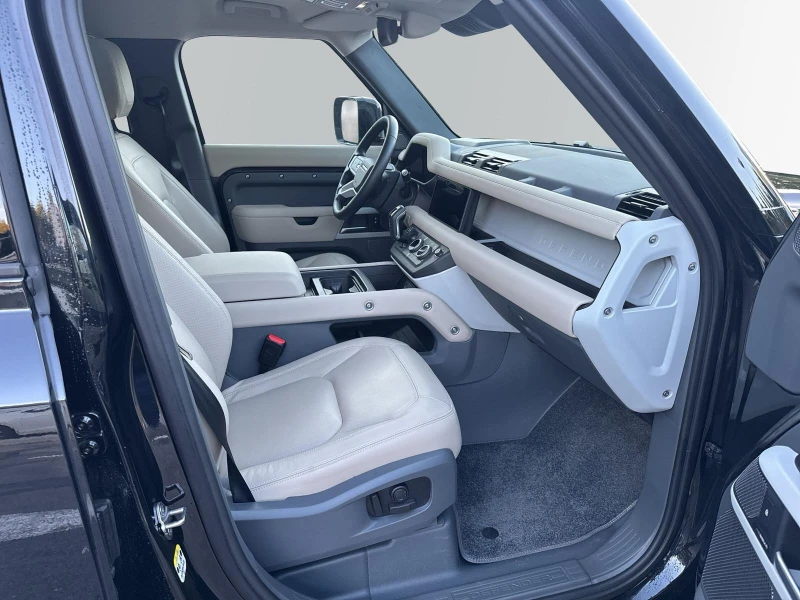 Land Rover Defender 110 P400 SE/BLACK PACKAGE/MERIDIAN/PANO/360/HEADUP, снимка 8 - Автомобили и джипове - 52703697