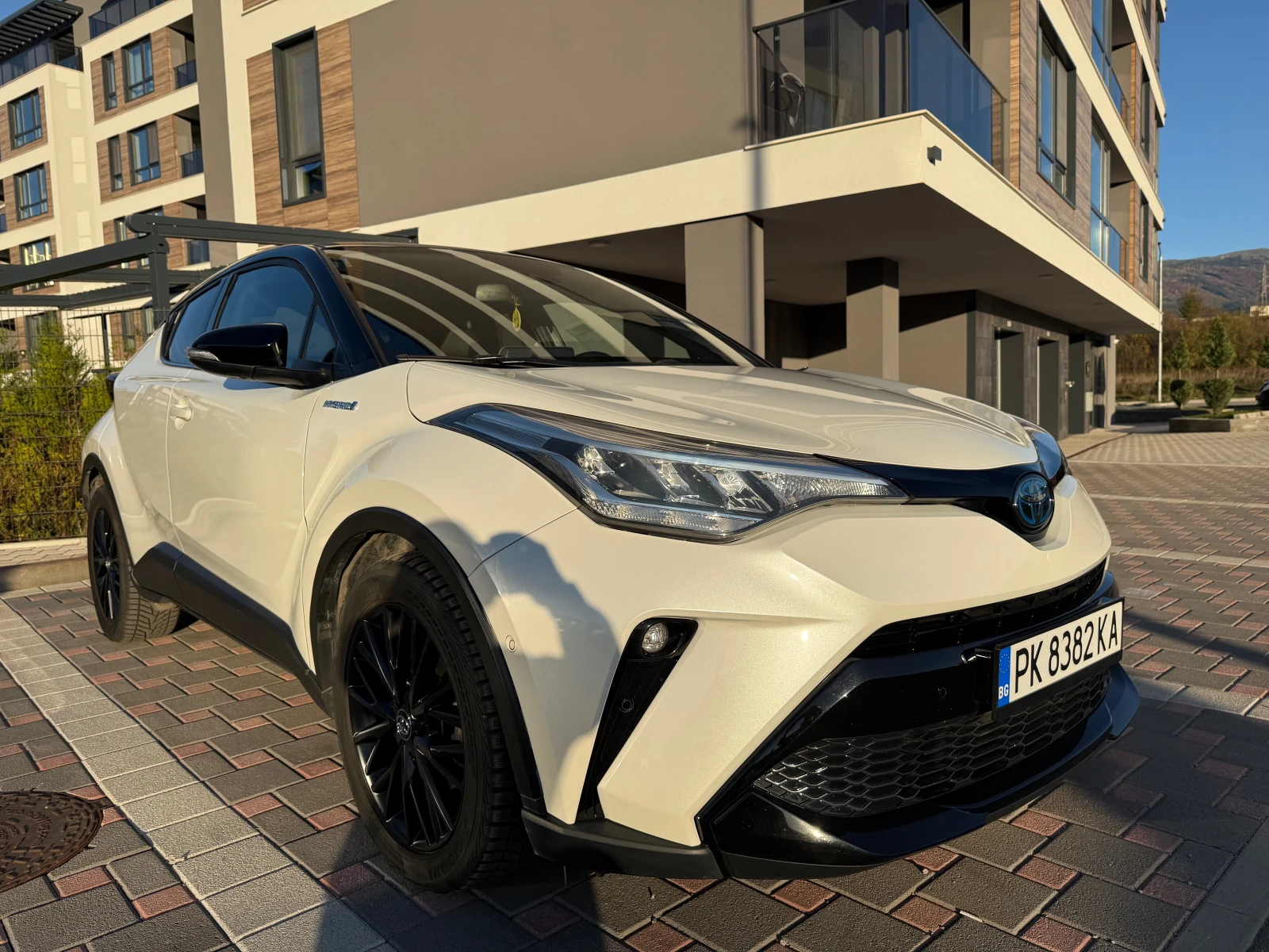 Toyota C-HR Гаранция Team Deutschland Hybrid 184hp - изображение 2