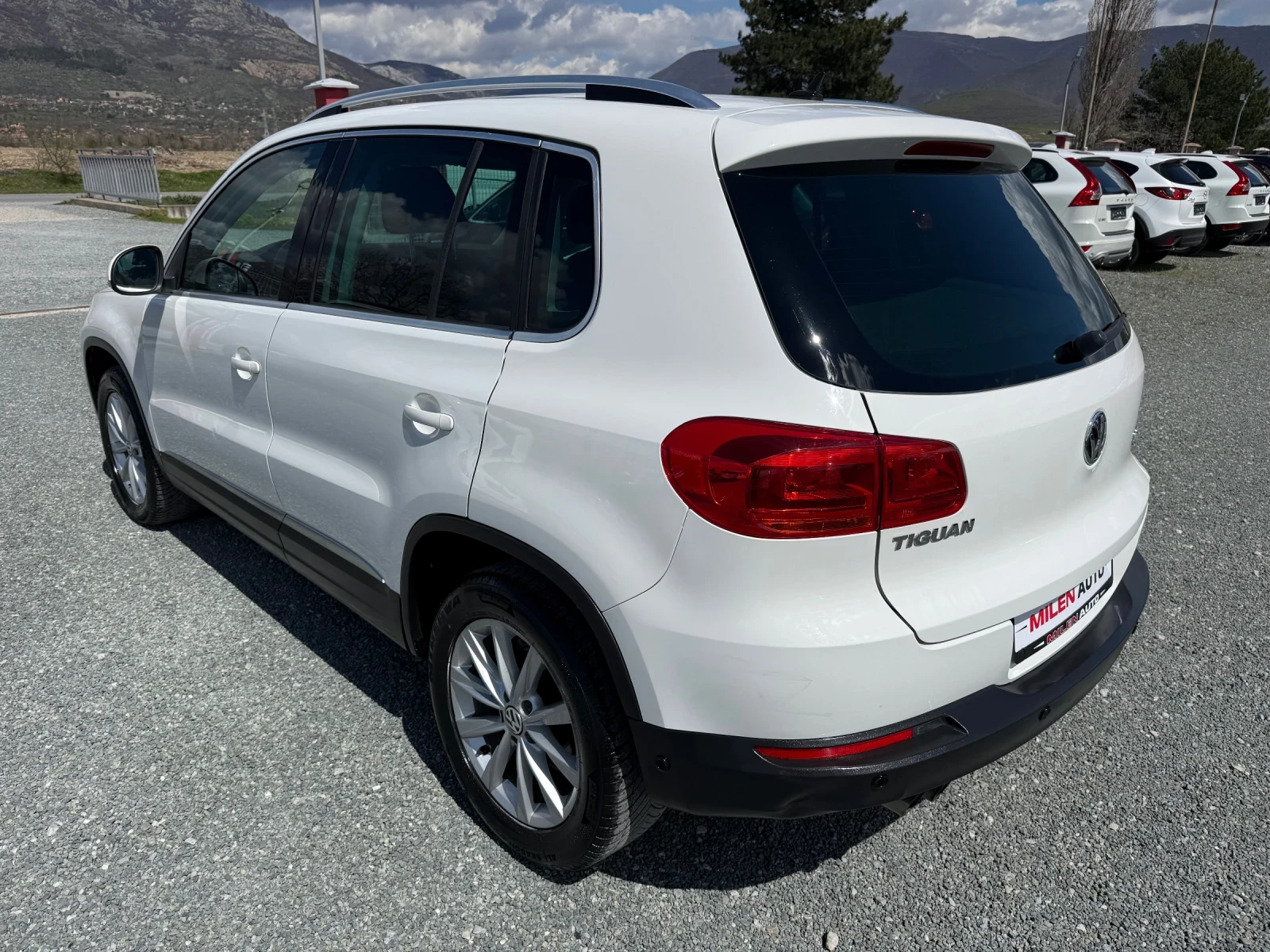 VW Tiguan (KATO НОВА)^(4х4), снимка 8 - Автомобили и джипове - 54136123