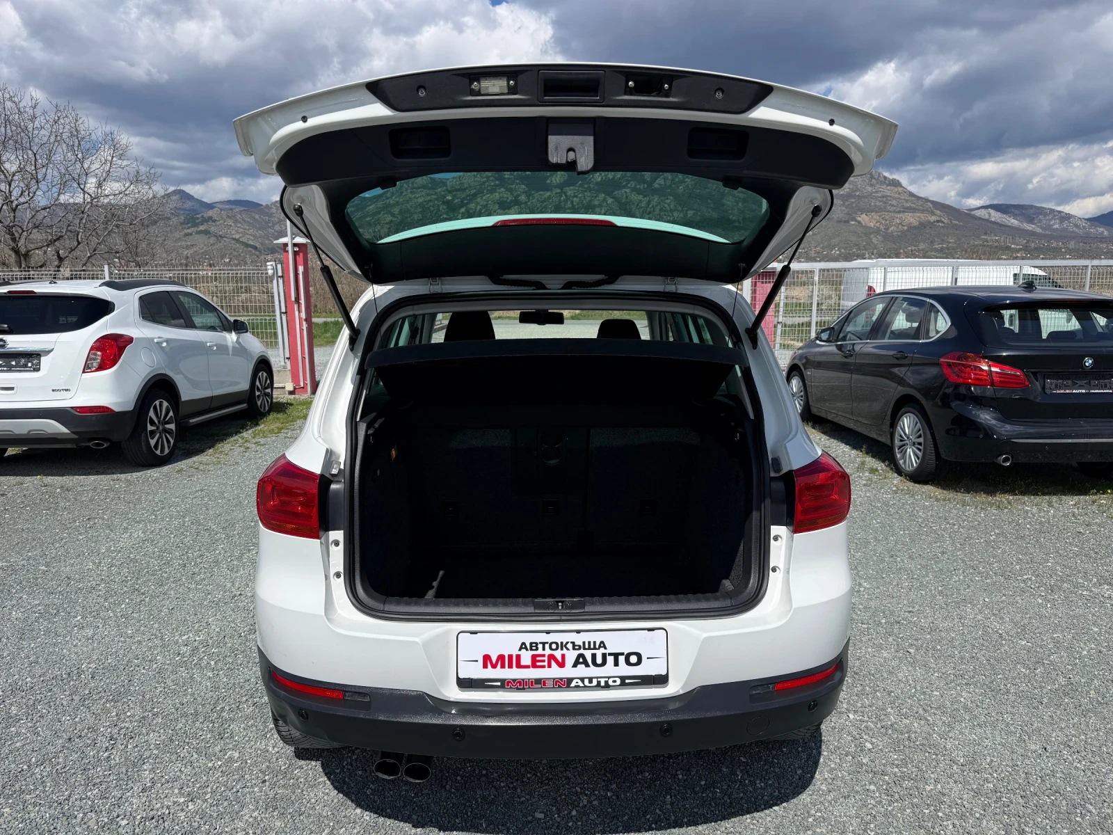 VW Tiguan (KATO НОВА)^(4х4), снимка 13 - Автомобили и джипове - 54136123