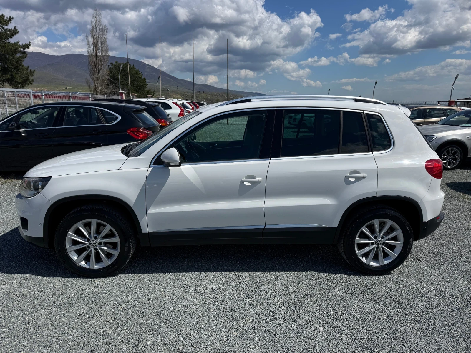 VW Tiguan (KATO НОВА)^(4х4), снимка 10 - Автомобили и джипове - 54136123