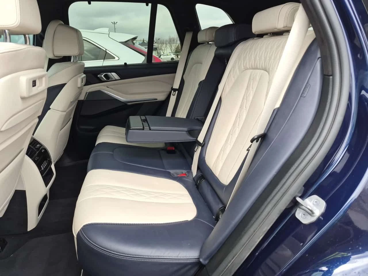 BMW X5 M50I* ЛАЗЕРИ* ДИСТРОНИК* ОБДУХВАНЕ* H/K* PANO* , снимка 12 - Автомобили и джипове - 54185692