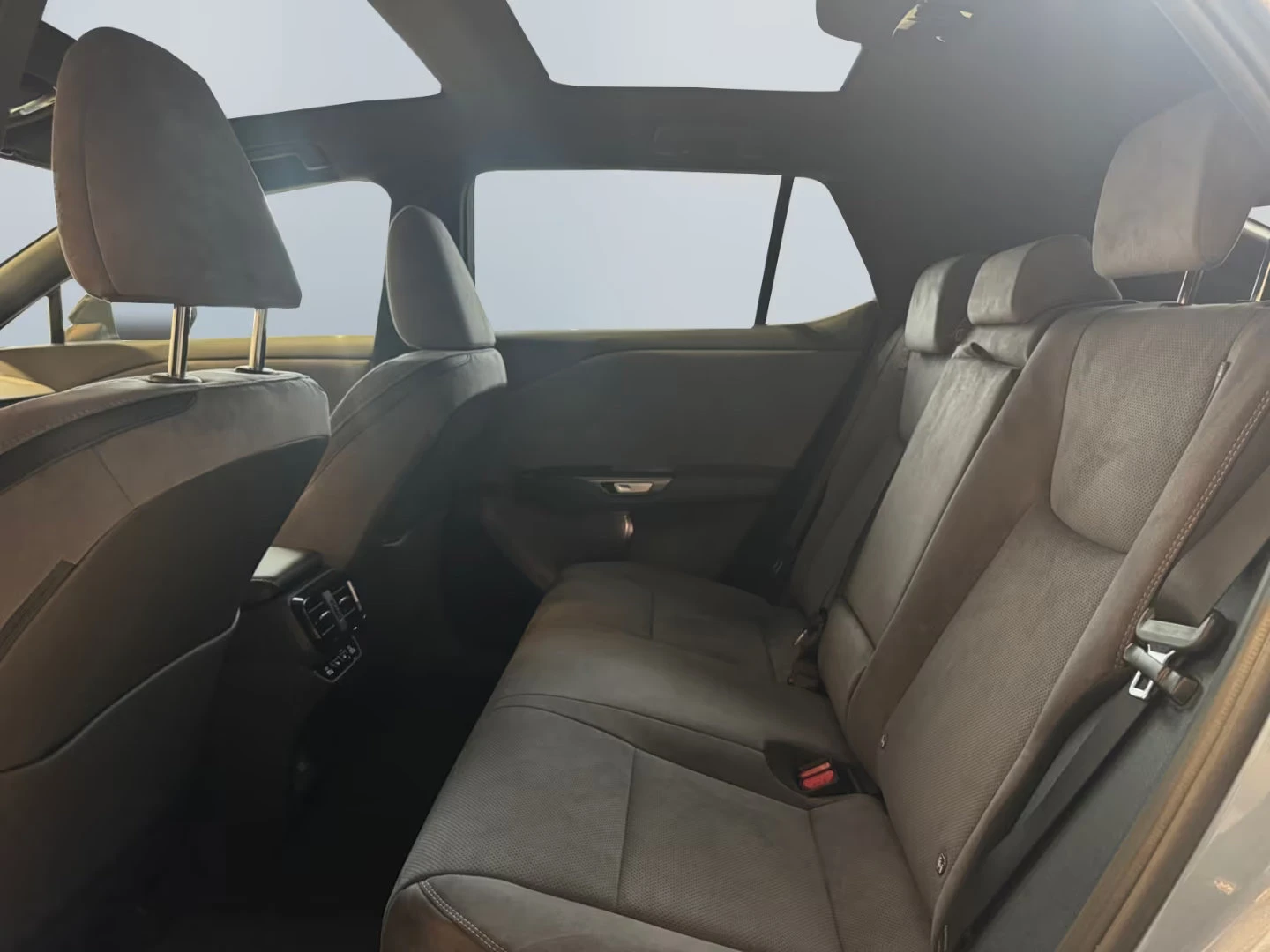Lexus RX 500 e/381HP/LUXURY/360/PANO/406z, снимка 13 - Автомобили и джипове - 54477241