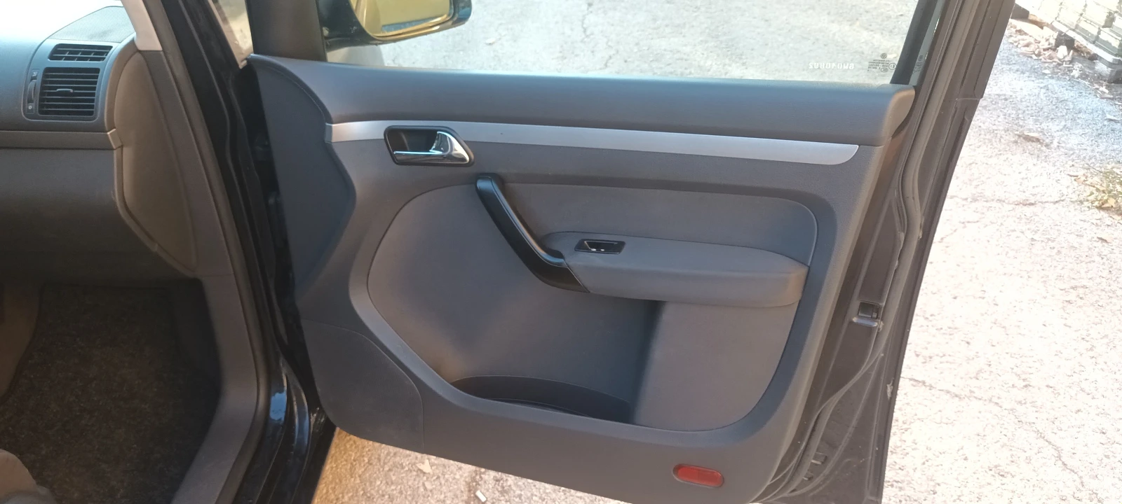 VW Tiguan 20 140ps 7сед, снимка 5 - Автомобили и джипове - 54692822