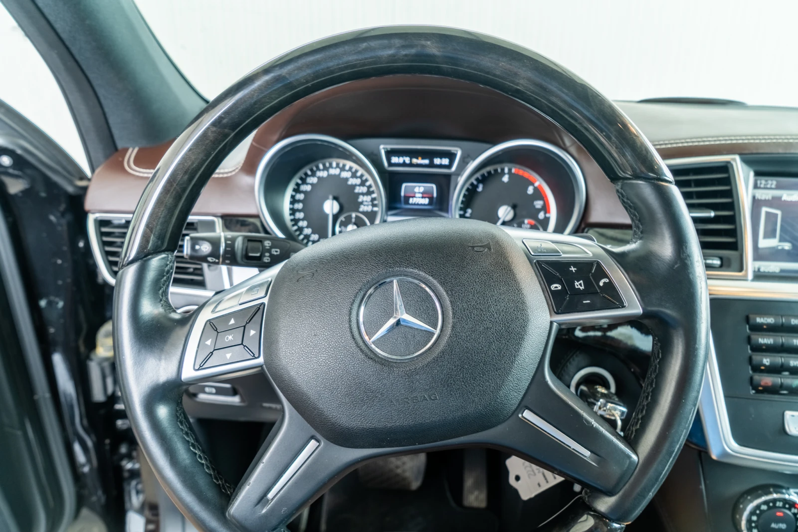 Mercedes-Benz ML 350 DESIGNO = V6 = DISTRONIC = FULL = 4MATIC = ЛИЗИНГ, снимка 14 - Автомобили и джипове - 55439270