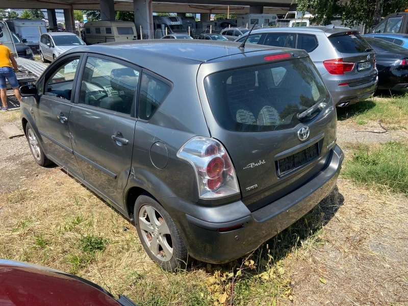 Toyota Corolla verso 1.8 бензин автоматик, снимка 3 - Автомобили и джипове - 46241254