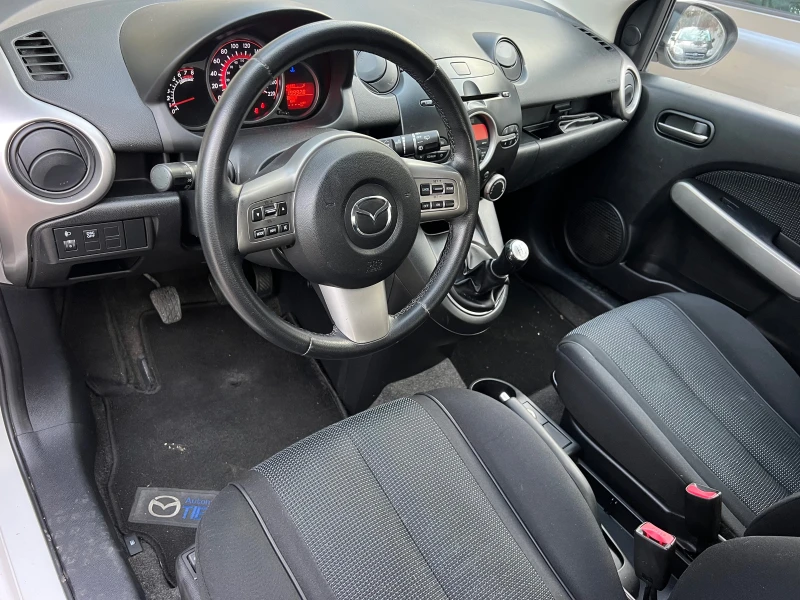 Mazda 2 1.5i KLIMATRONIK/UNIKAT, снимка 12 - Автомобили и джипове - 49380201