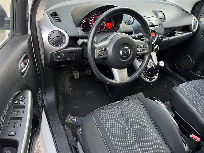 Mazda 2 1.5i KLIMATRONIK/UNIKAT, снимка 11 - Автомобили и джипове - 49380201