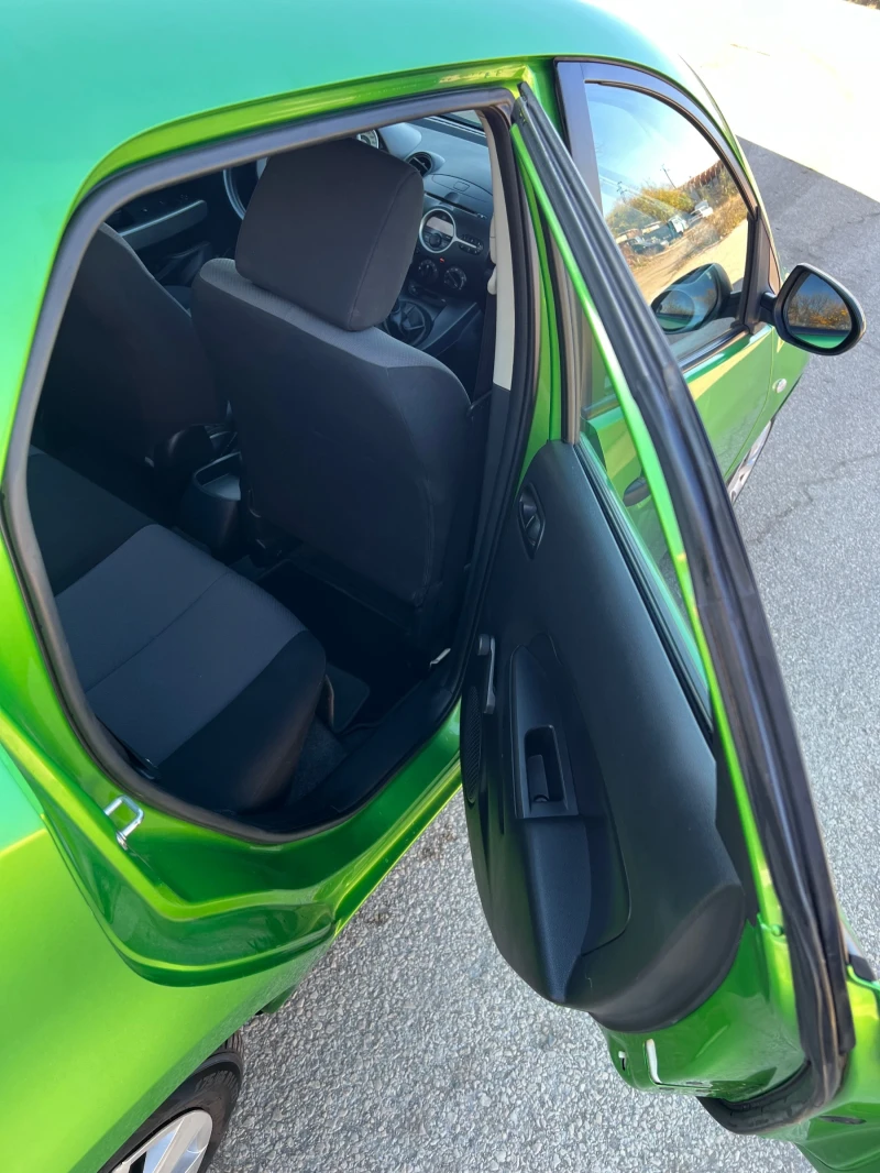 Mazda 2, снимка 10 - Автомобили и джипове - 52428018