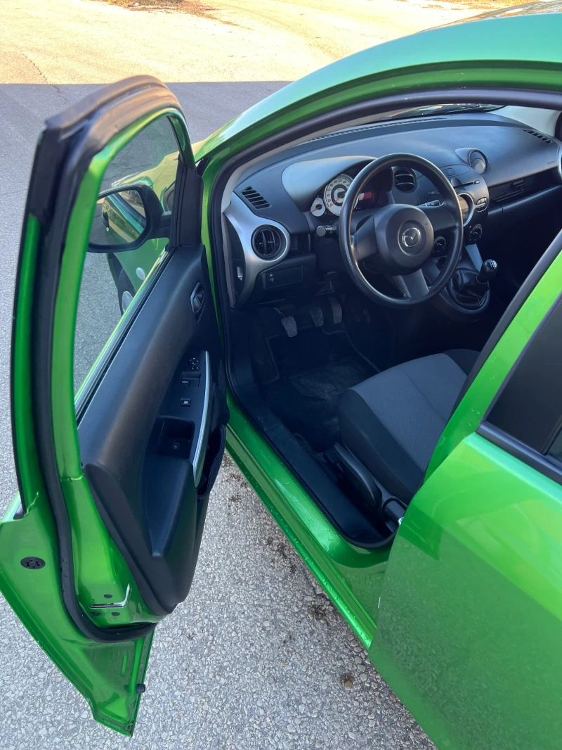 Mazda 2, снимка 13 - Автомобили и джипове - 52428018