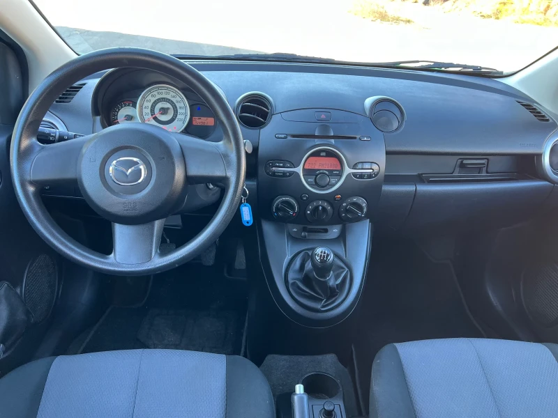 Mazda 2, снимка 14 - Автомобили и джипове - 52428018