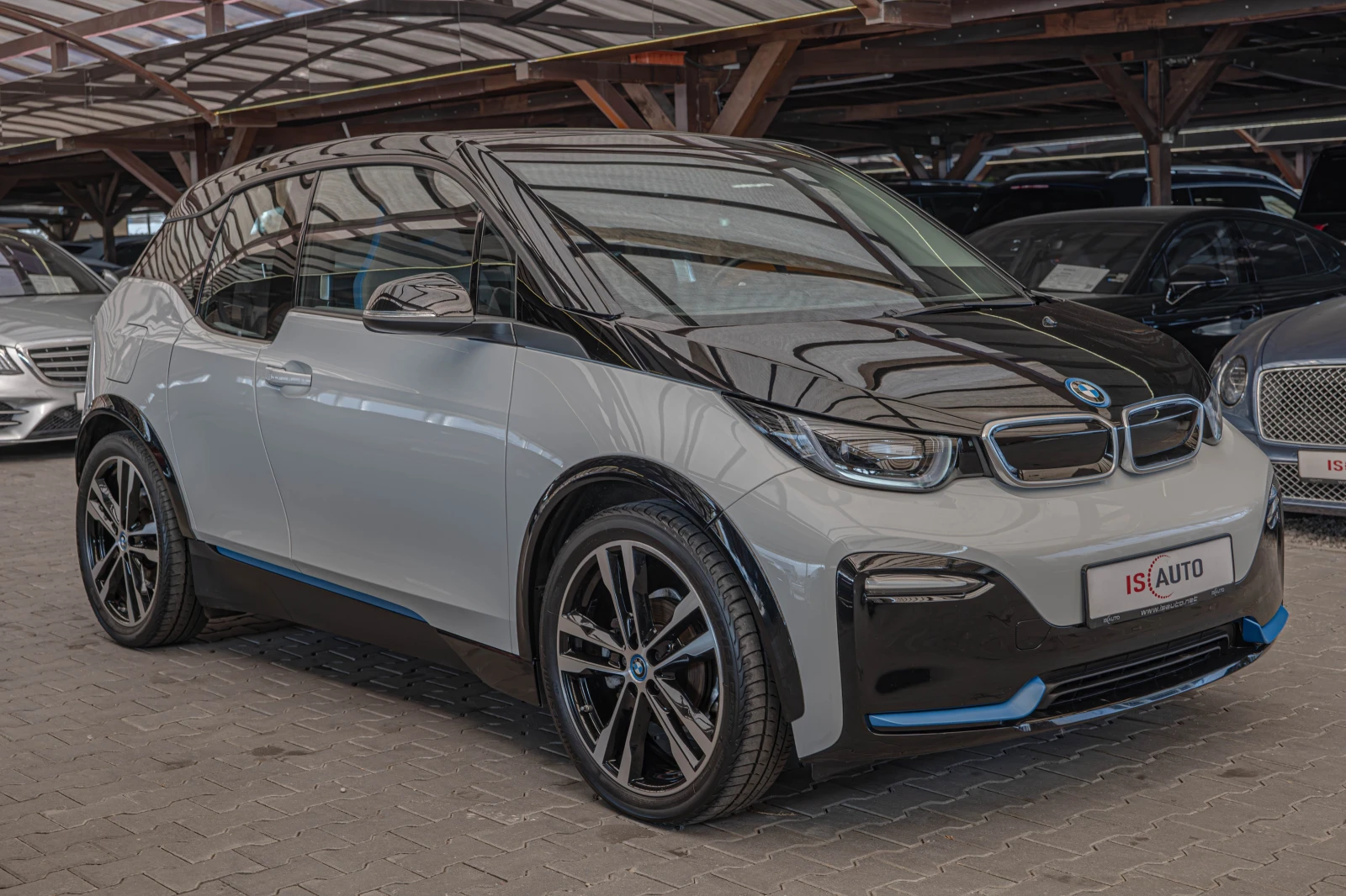 BMW i3 S/120ah/Adaptive LED/Подгрев/ - изображение 2