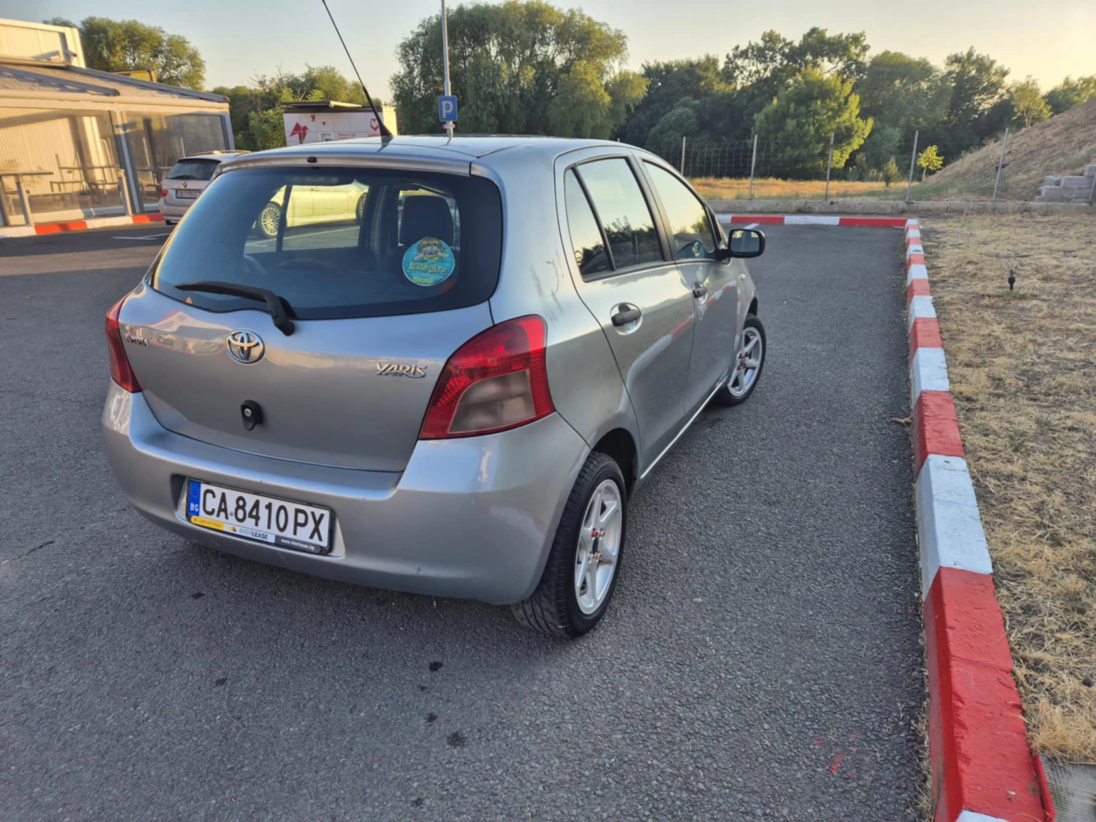 Toyota Yaris  - изображение 4