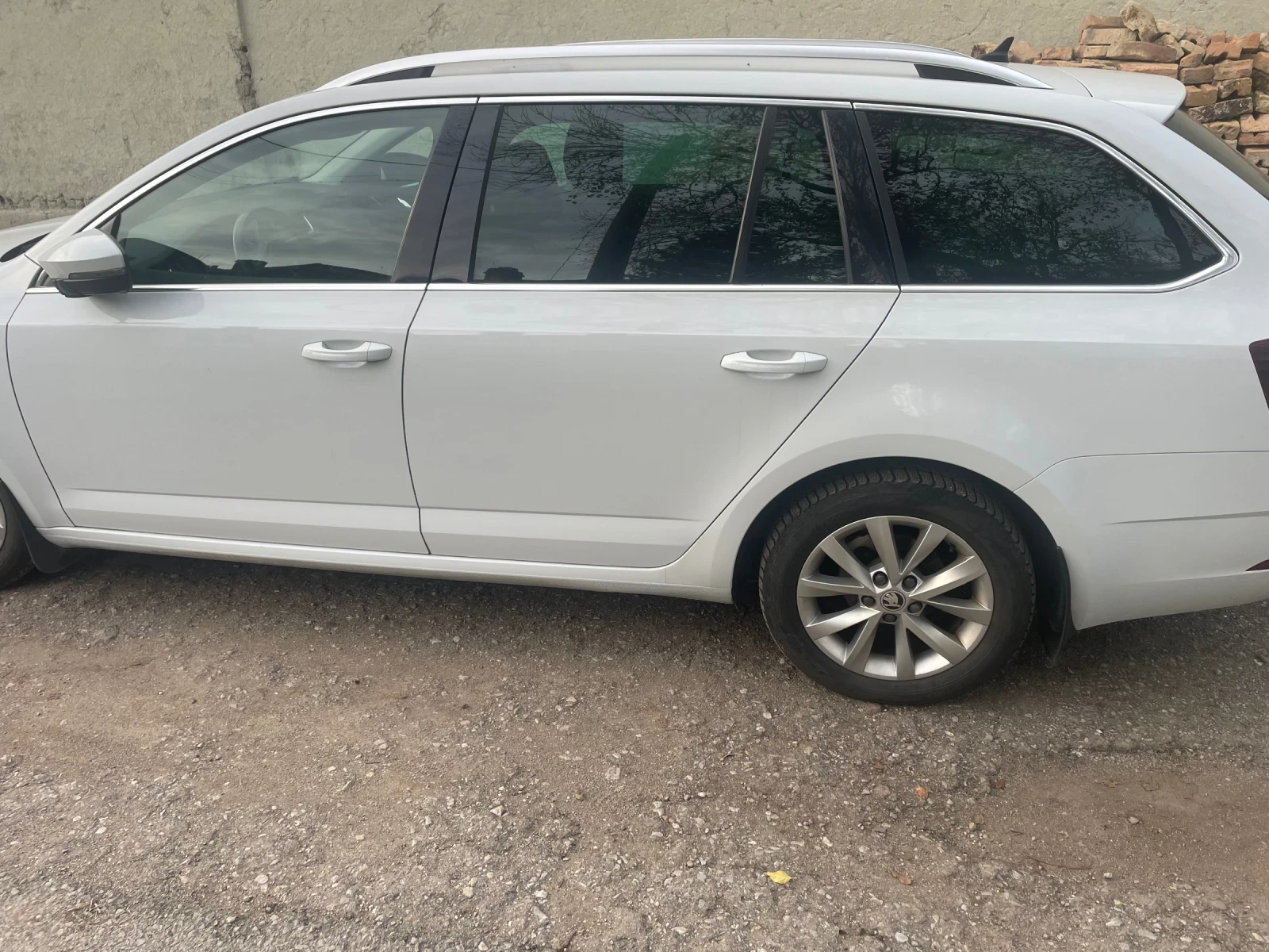 Skoda Octavia CNG 1, 5 131к.с. - изображение 3