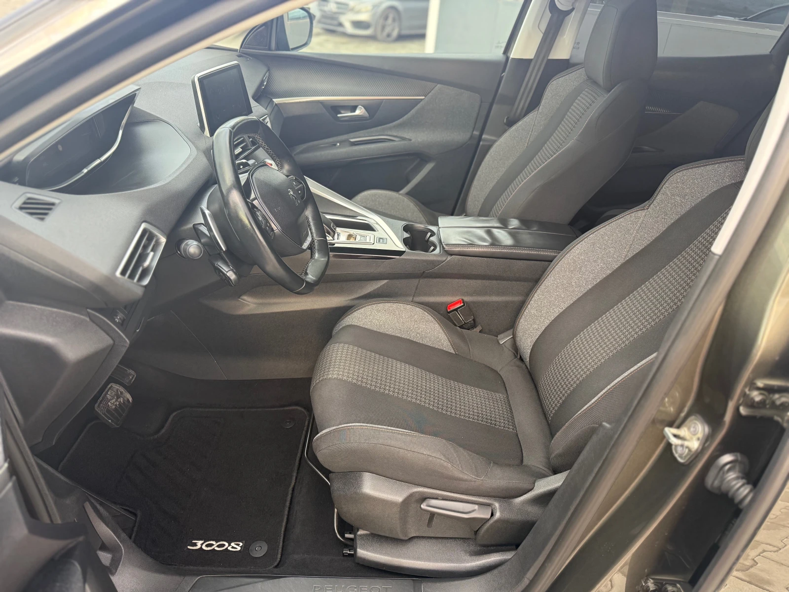 Peugeot 3008 1.6HDI Собствен лизинг  - изображение 9