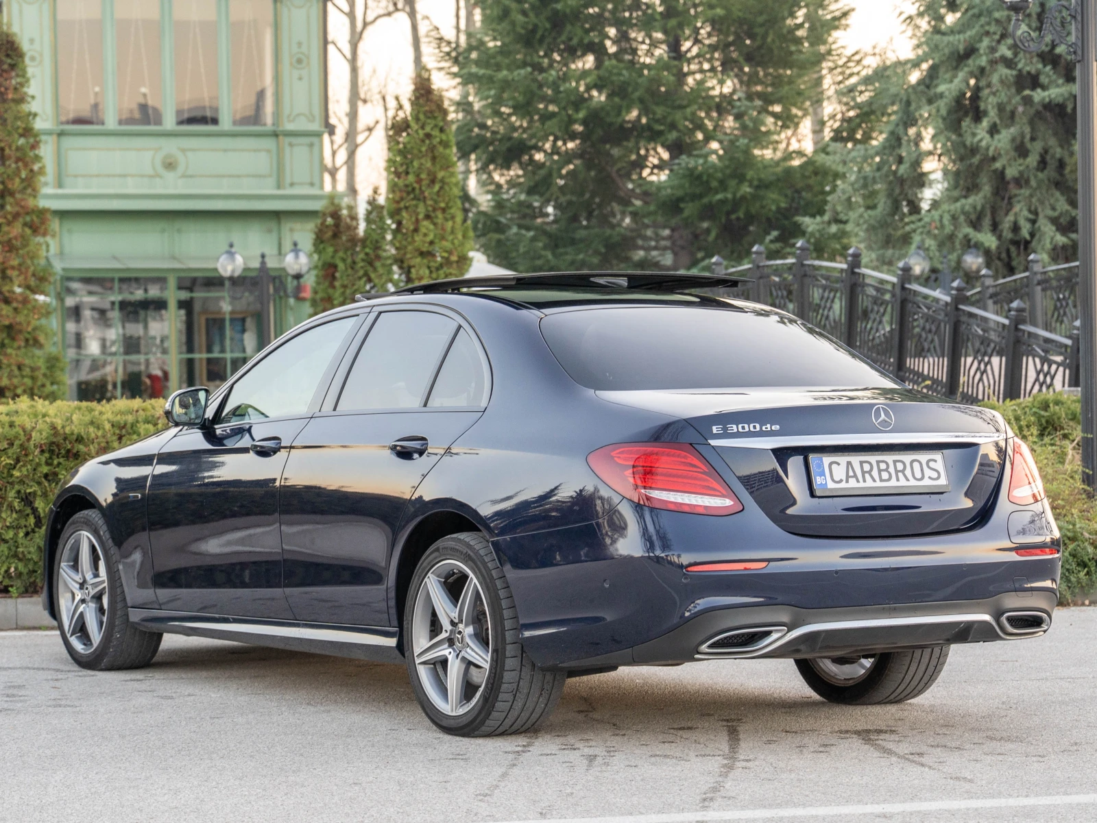 Mercedes-Benz E 300 de AMG Plug-in Hybrid Burmester , снимка 5 - Автомобили и джипове - 52854758