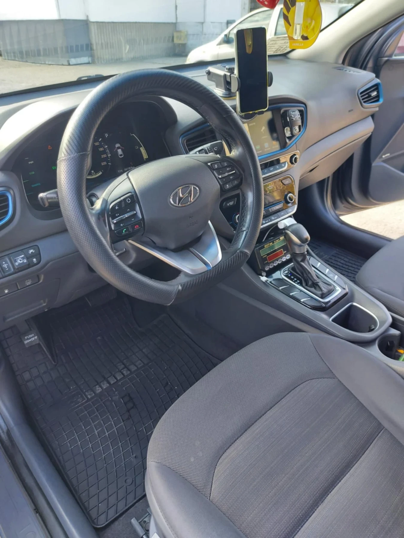 Hyundai Ioniq, снимка 11 - Автомобили и джипове - 53892472