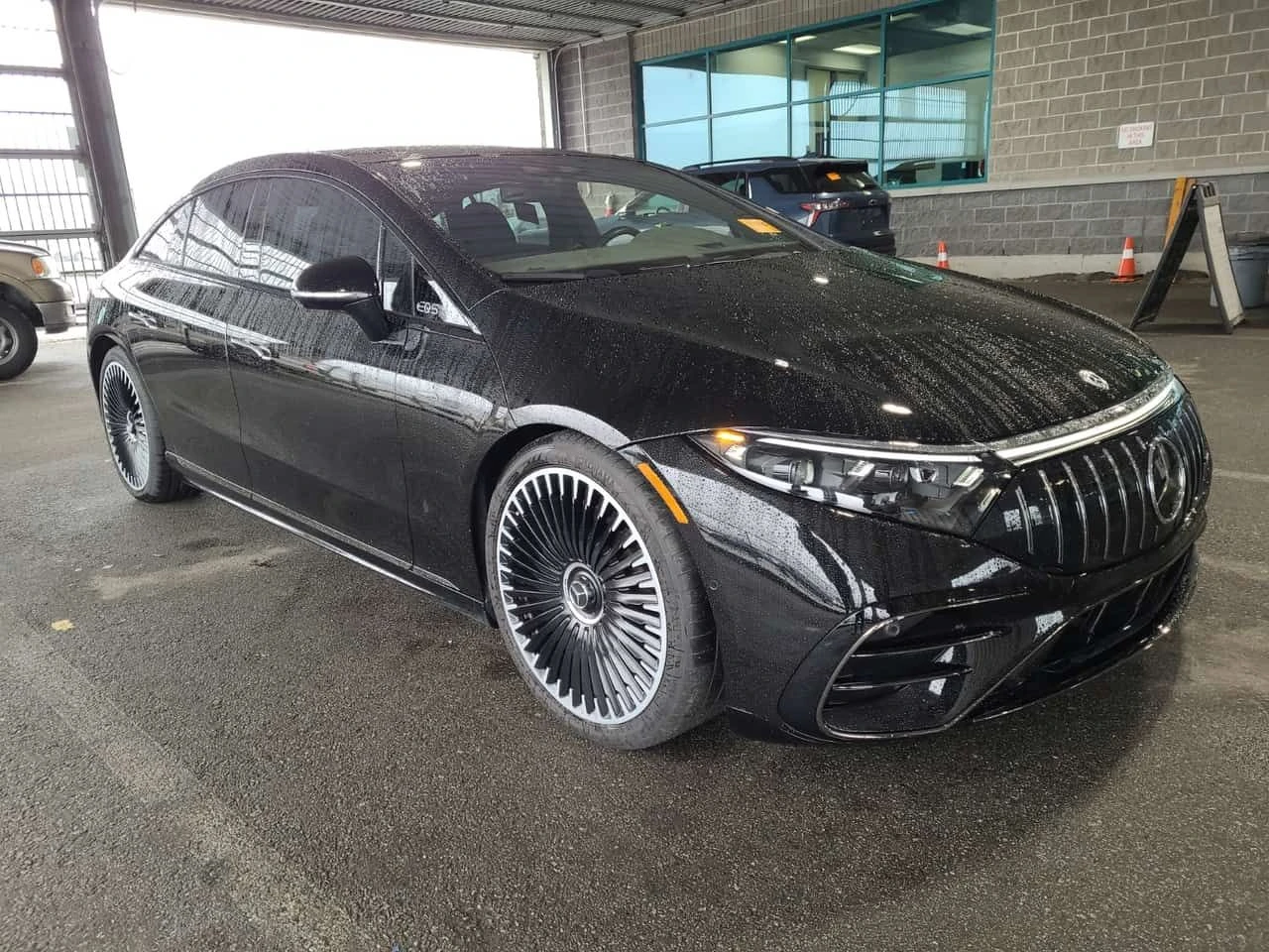 Mercedes-Benz EQS AMG| HЕАD-UP с AR| MASSAGE| BURMESTER| , снимка 2 - Автомобили и джипове - 54227741