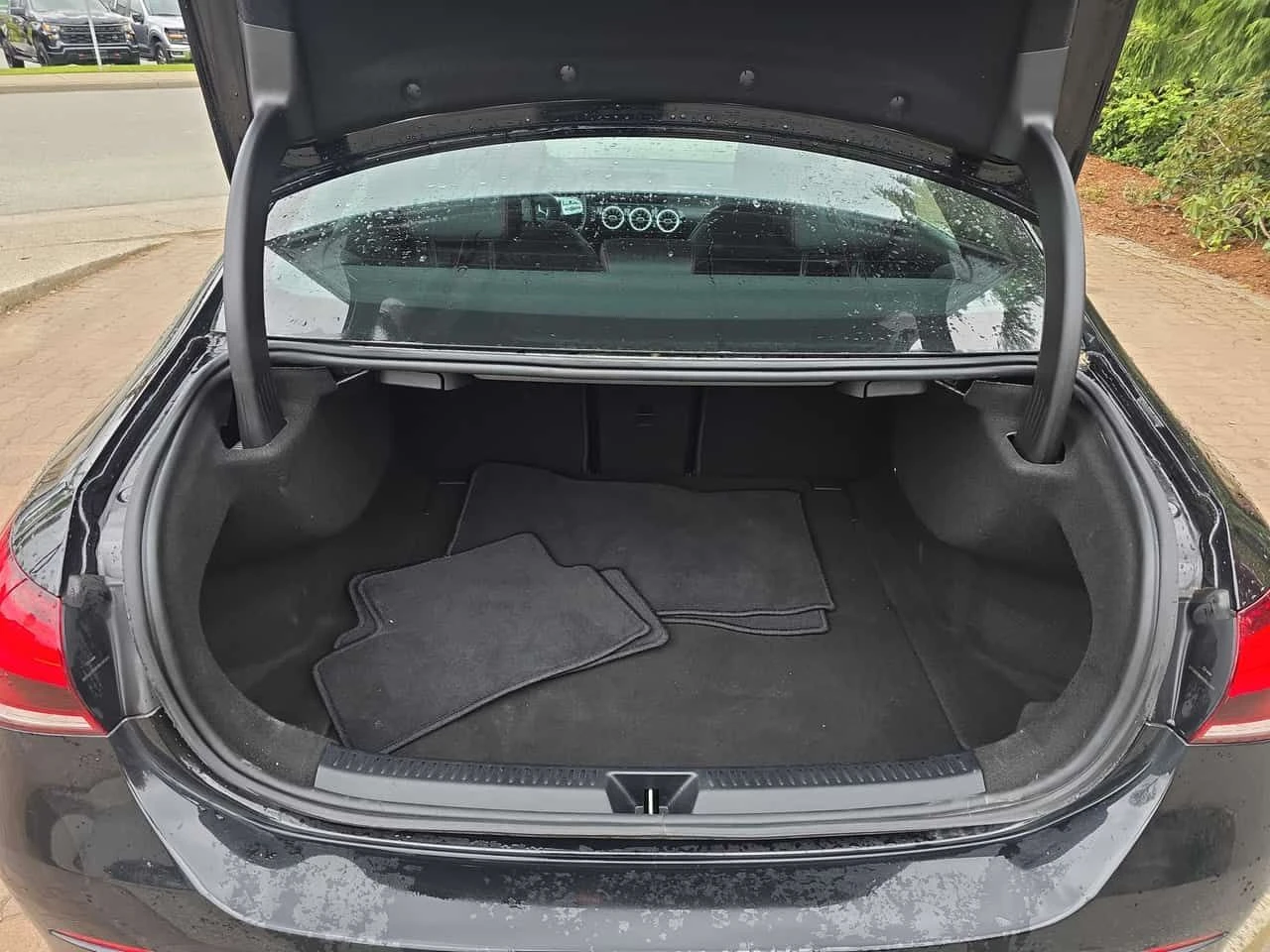 Mercedes-Benz A 220 * PANO* KEYLESS* ПОДГРЕВ* , снимка 11 - Автомобили и джипове - 54349964