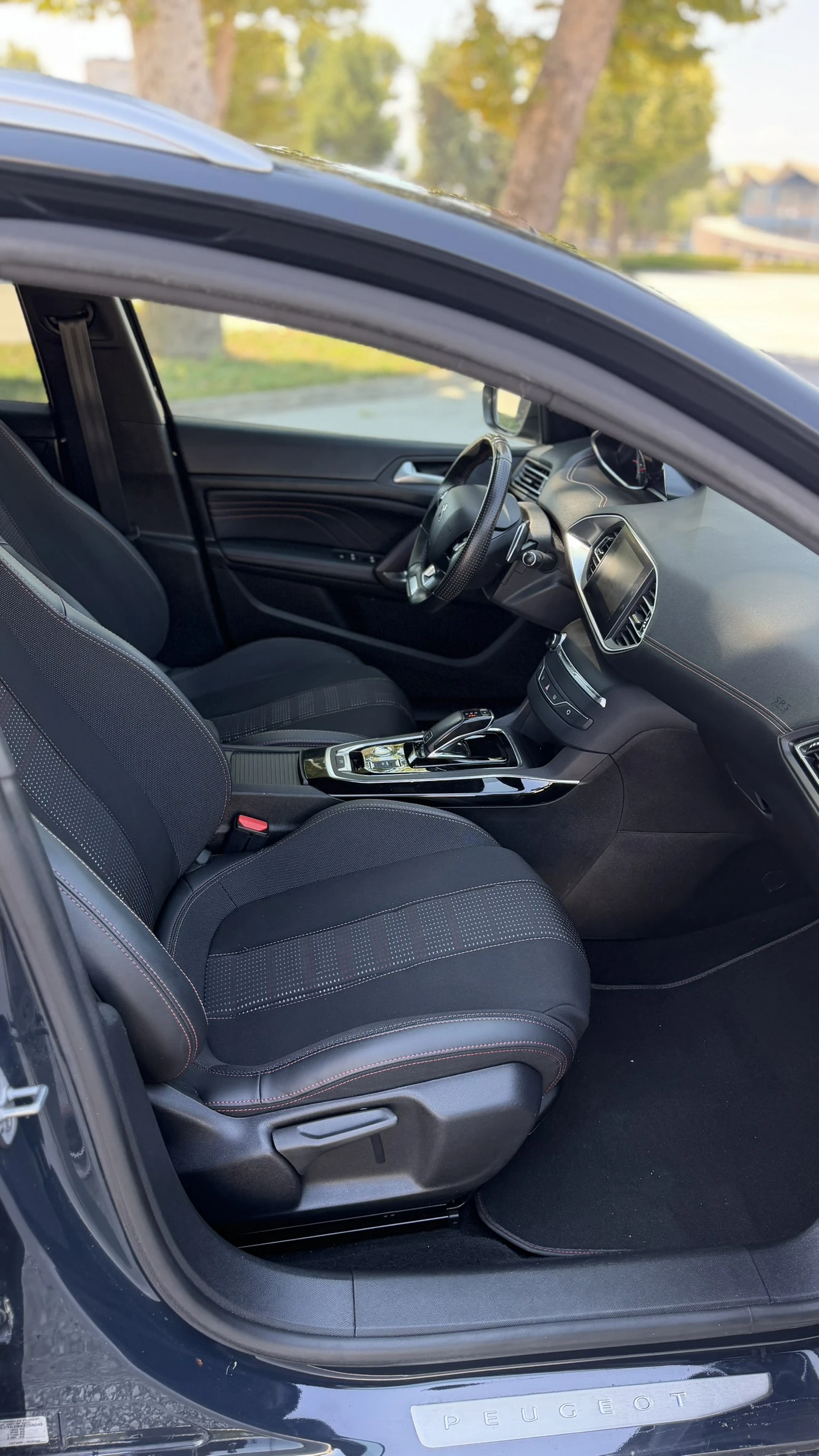 Peugeot 308 GT Line KEYLESS | Line assist| Камера 360, снимка 15 - Автомобили и джипове - 54389575