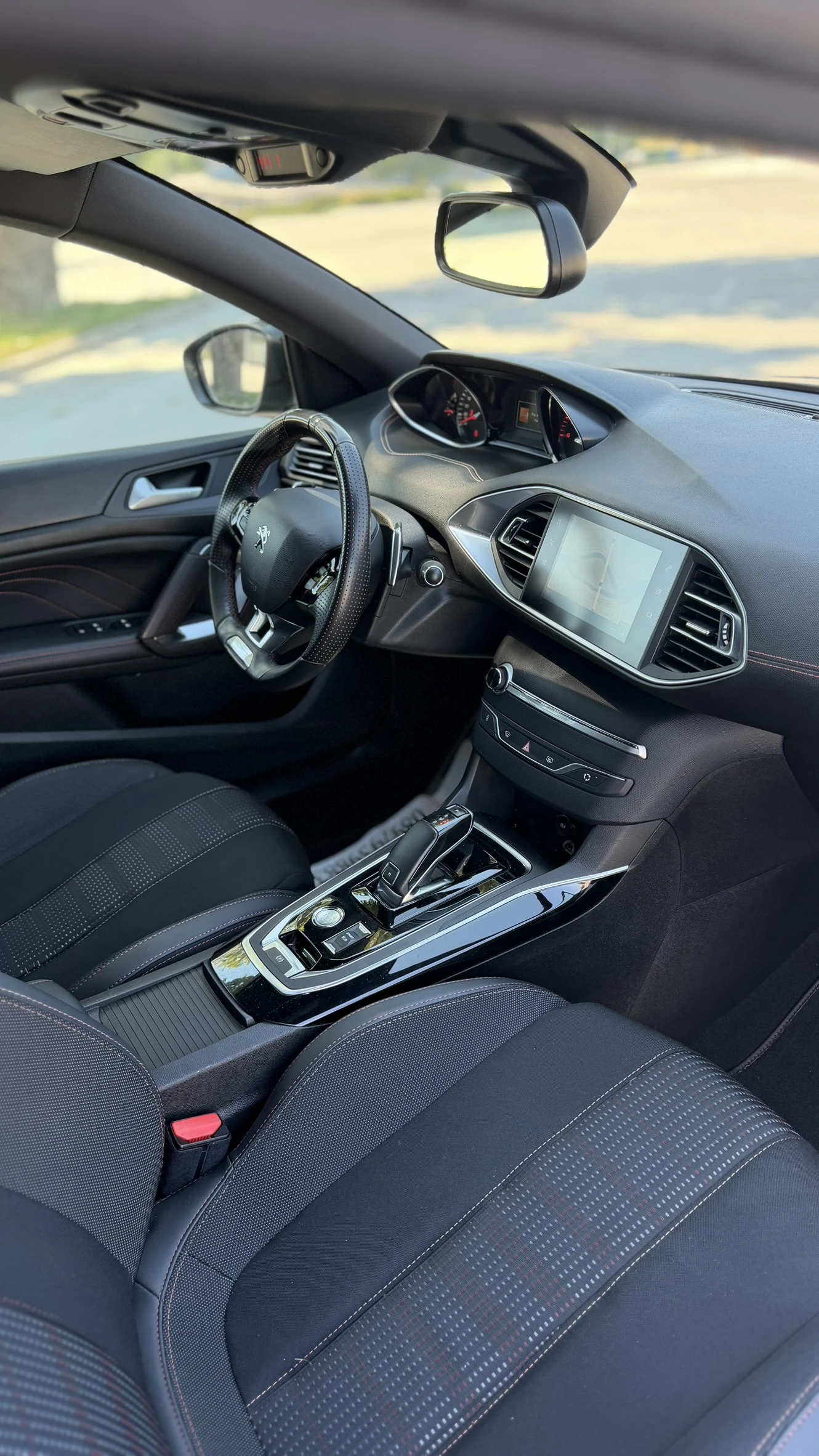 Peugeot 308 GT Line KEYLESS | Line assist| Камера 360, снимка 16 - Автомобили и джипове - 54389575