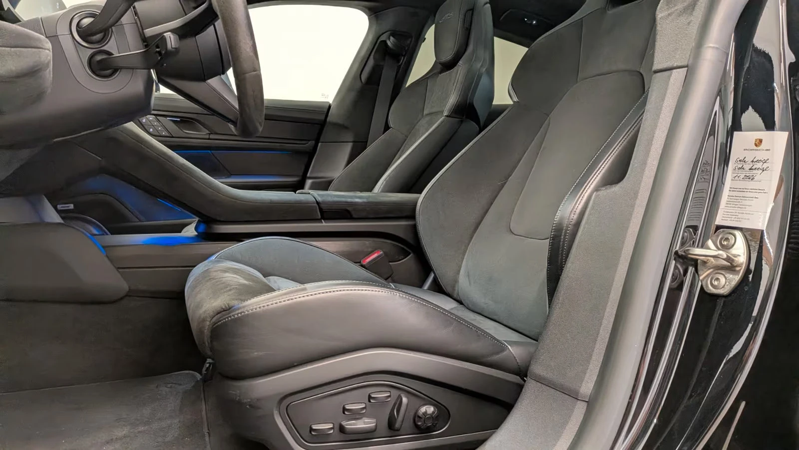 Porsche Taycan GTS/598HP/PANO/CHRONO/360/MATRIX/ACC/LUFT/21/395z, снимка 8 - Автомобили и джипове - 54429081