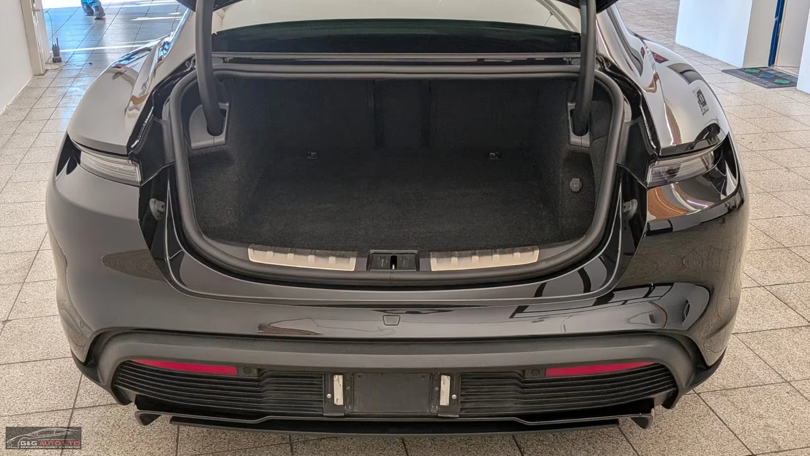 Porsche Taycan GTS/598HP/PANO/CHRONO/360/MATRIX/ACC/LUFT/21/395z, снимка 5 - Автомобили и джипове - 54429081