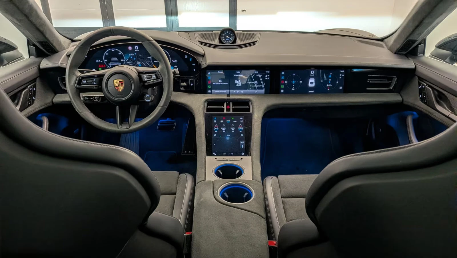 Porsche Taycan GTS/598HP/PANO/CHRONO/360/MATRIX/ACC/LUFT/21/395z, снимка 6 - Автомобили и джипове - 54429081