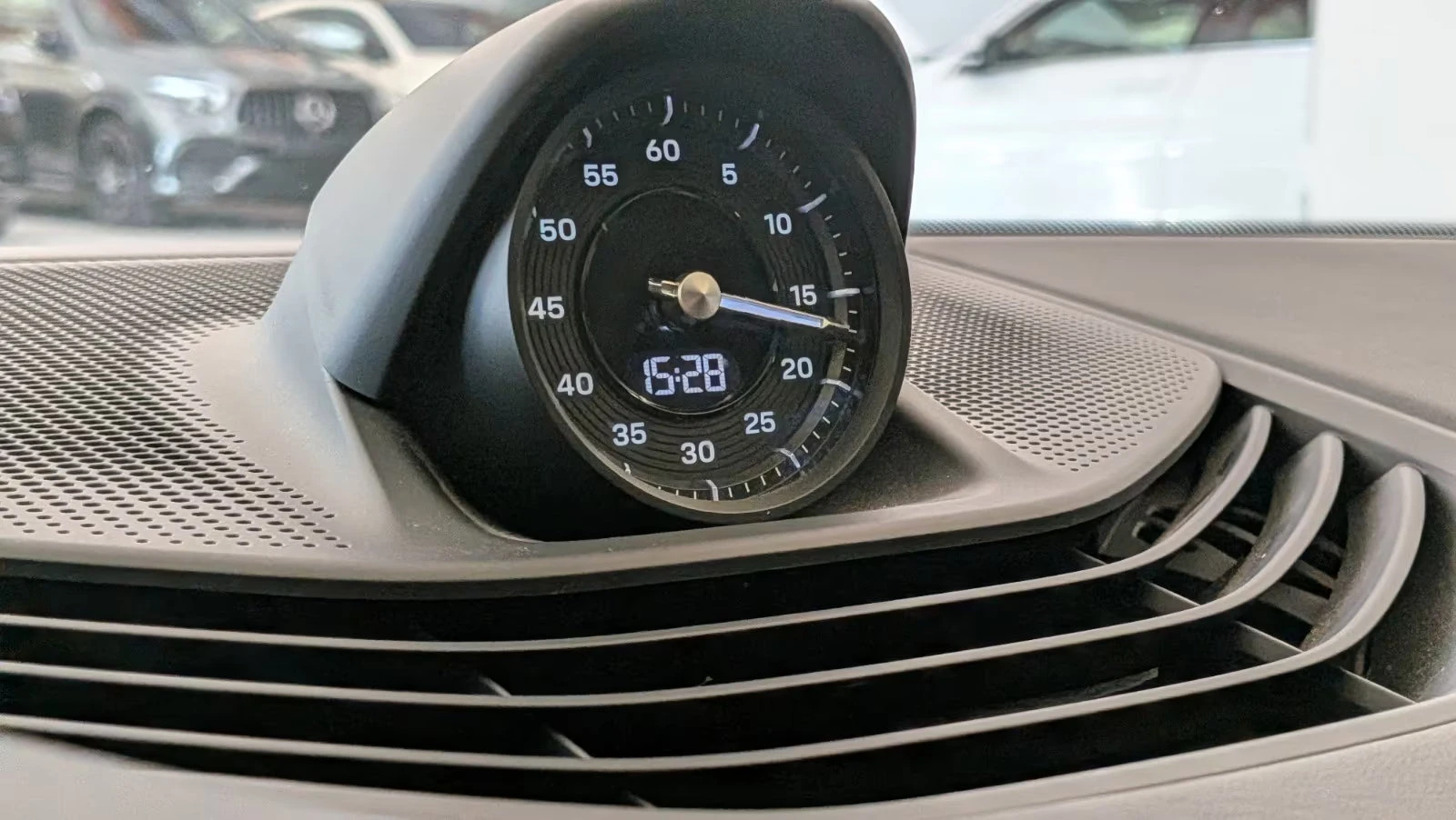 Porsche Taycan GTS/598HP/PANO/CHRONO/360/MATRIX/ACC/LUFT/21/395z, снимка 14 - Автомобили и джипове - 54429081