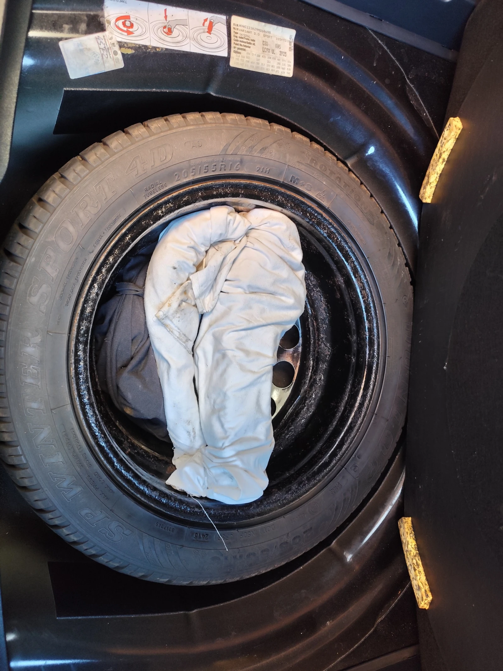VW Golf 2.0TDI 16V, снимка 15 - Автомобили и джипове - 54715503