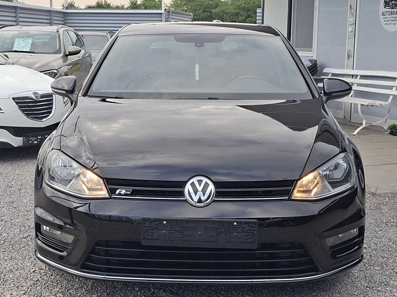 VW Golf R-line / Топ състояние, снимка 2 - Автомобили и джипове - 54936652
