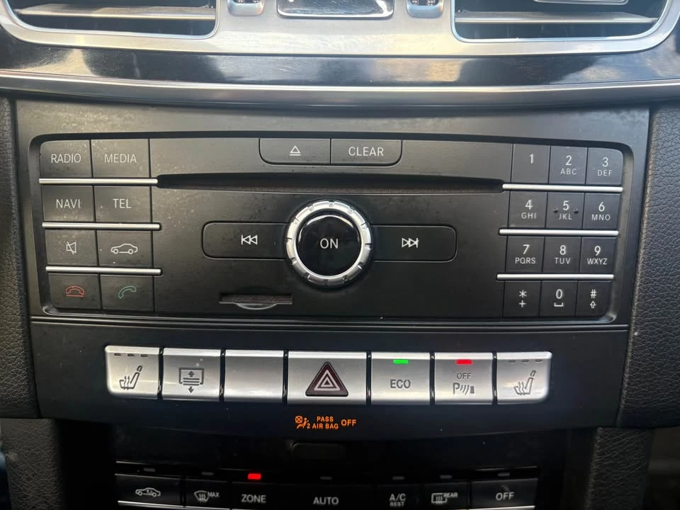 Mercedes-Benz E 400 * 1 СОБСТВЕНИК * ПАНОРАМА * 360 КАМЕРА * АМГ ПАКЕТ, снимка 11 - Автомобили и джипове - 55229369
